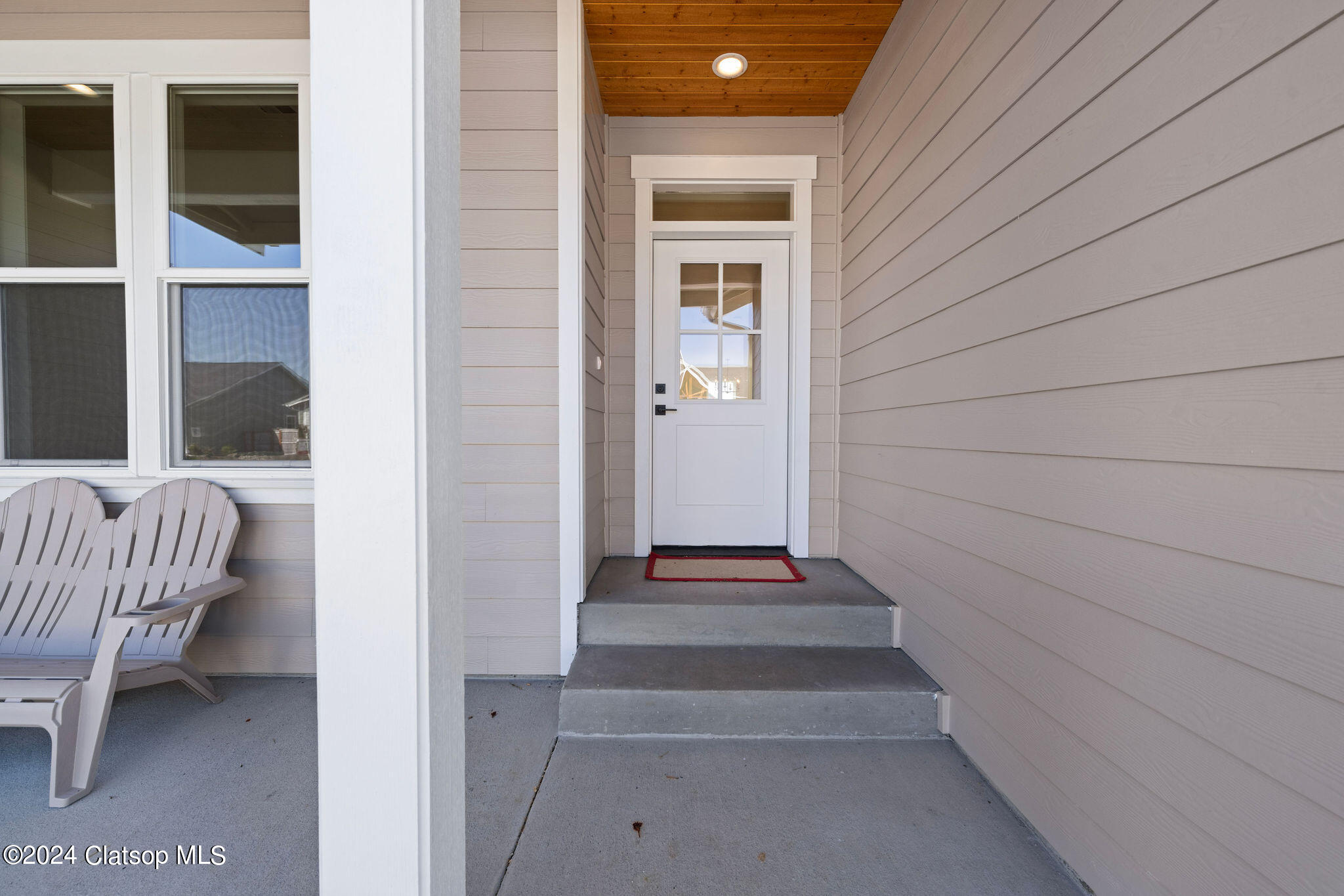 1135 Se Bugle Avenue Property Photo 2
