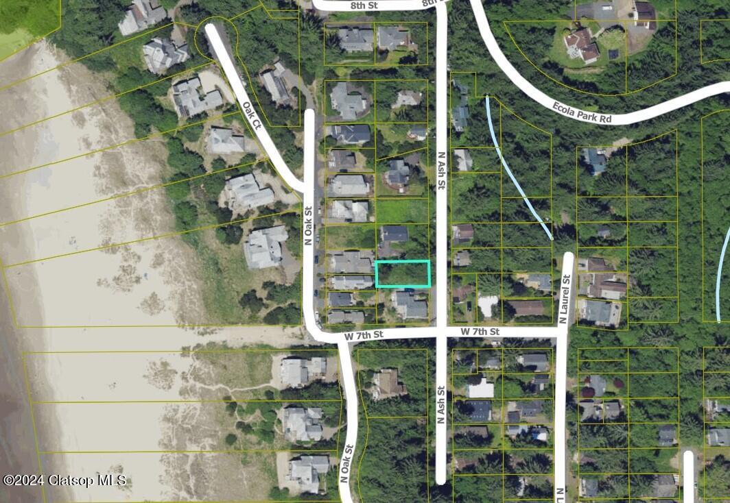 N Ash Street Property Photo 12