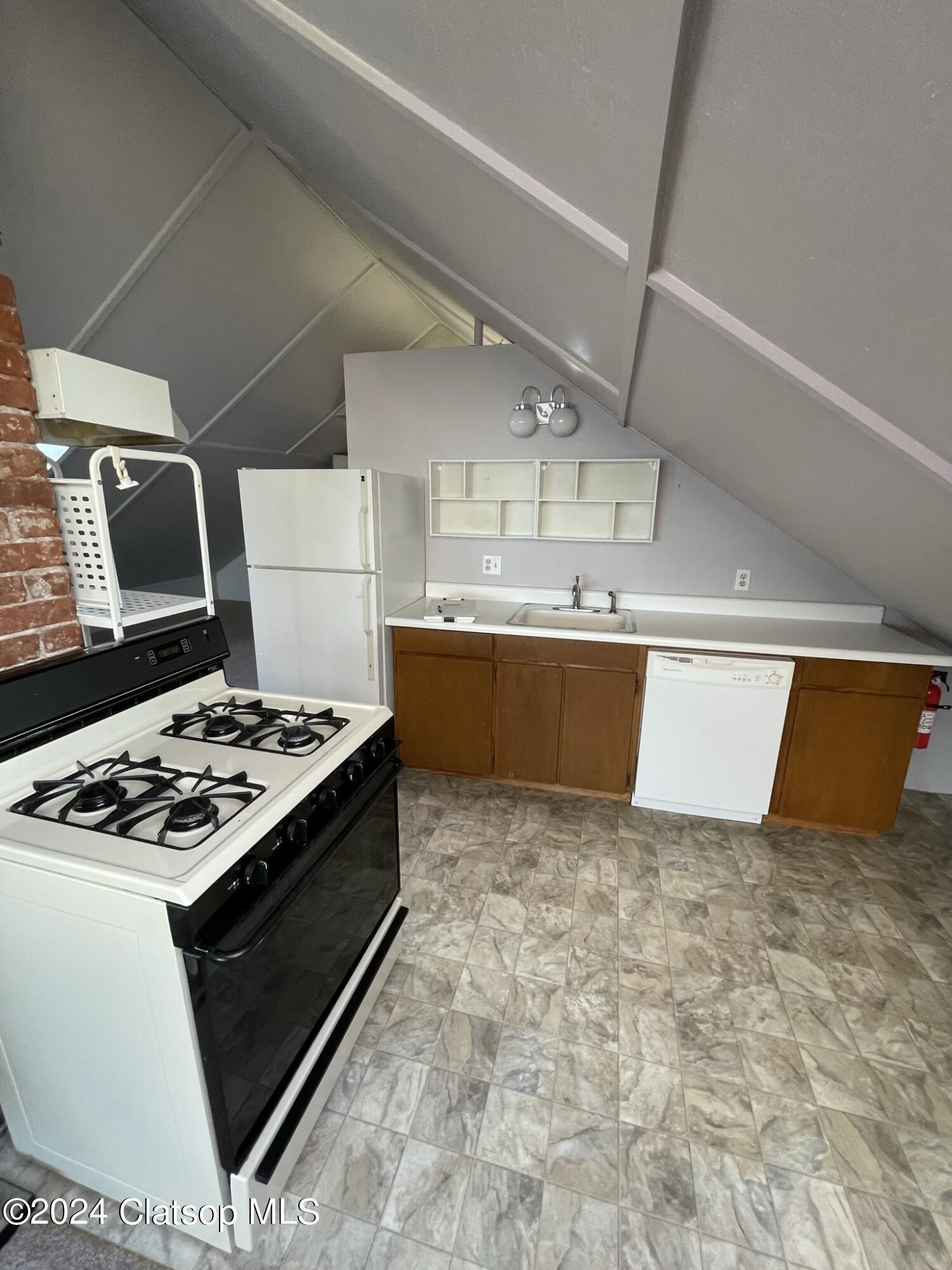 612 Florence Avenue Property Photo 8
