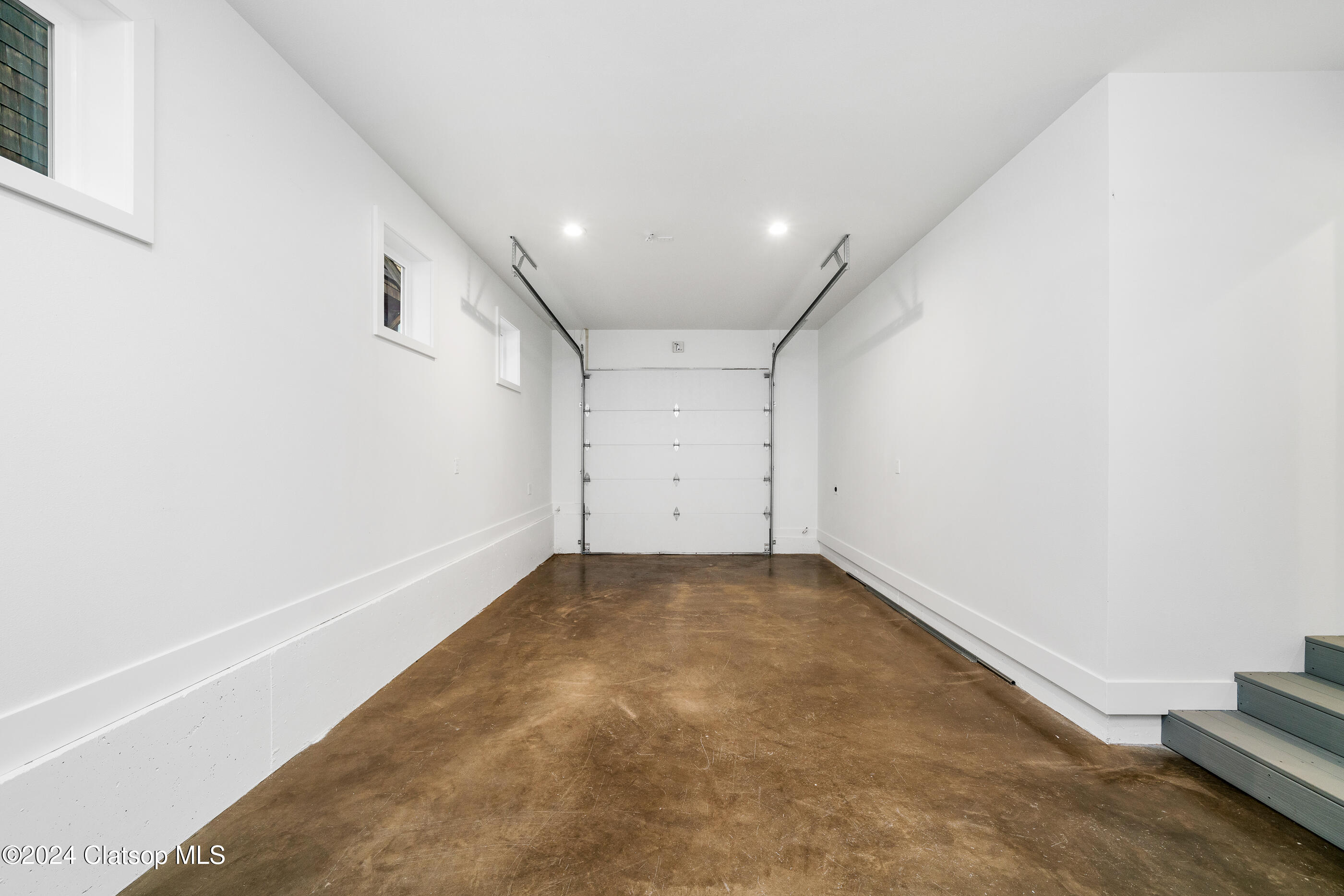 155 W 1st Street Property Photo 45
