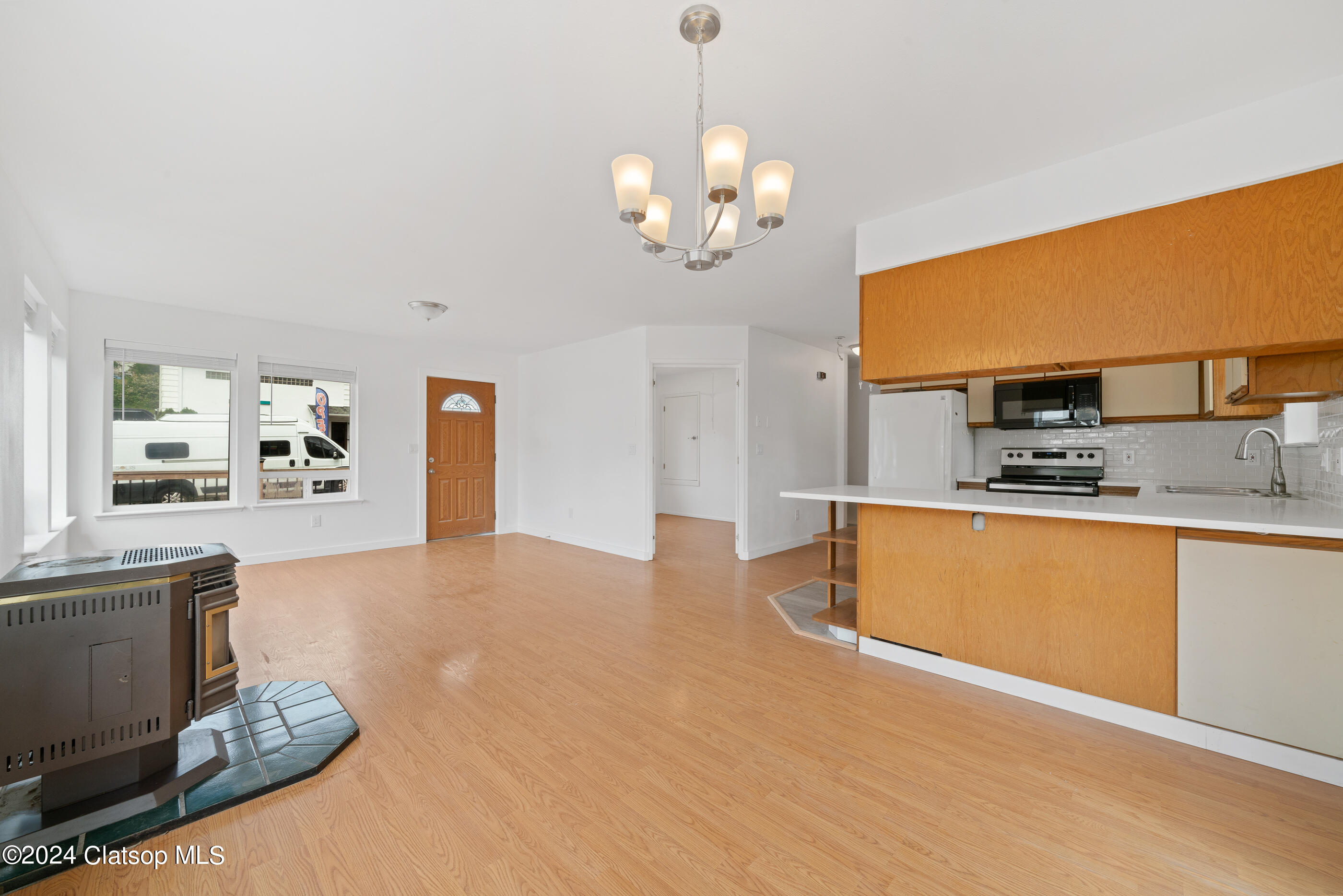 36055 10th Street Property Photo 6