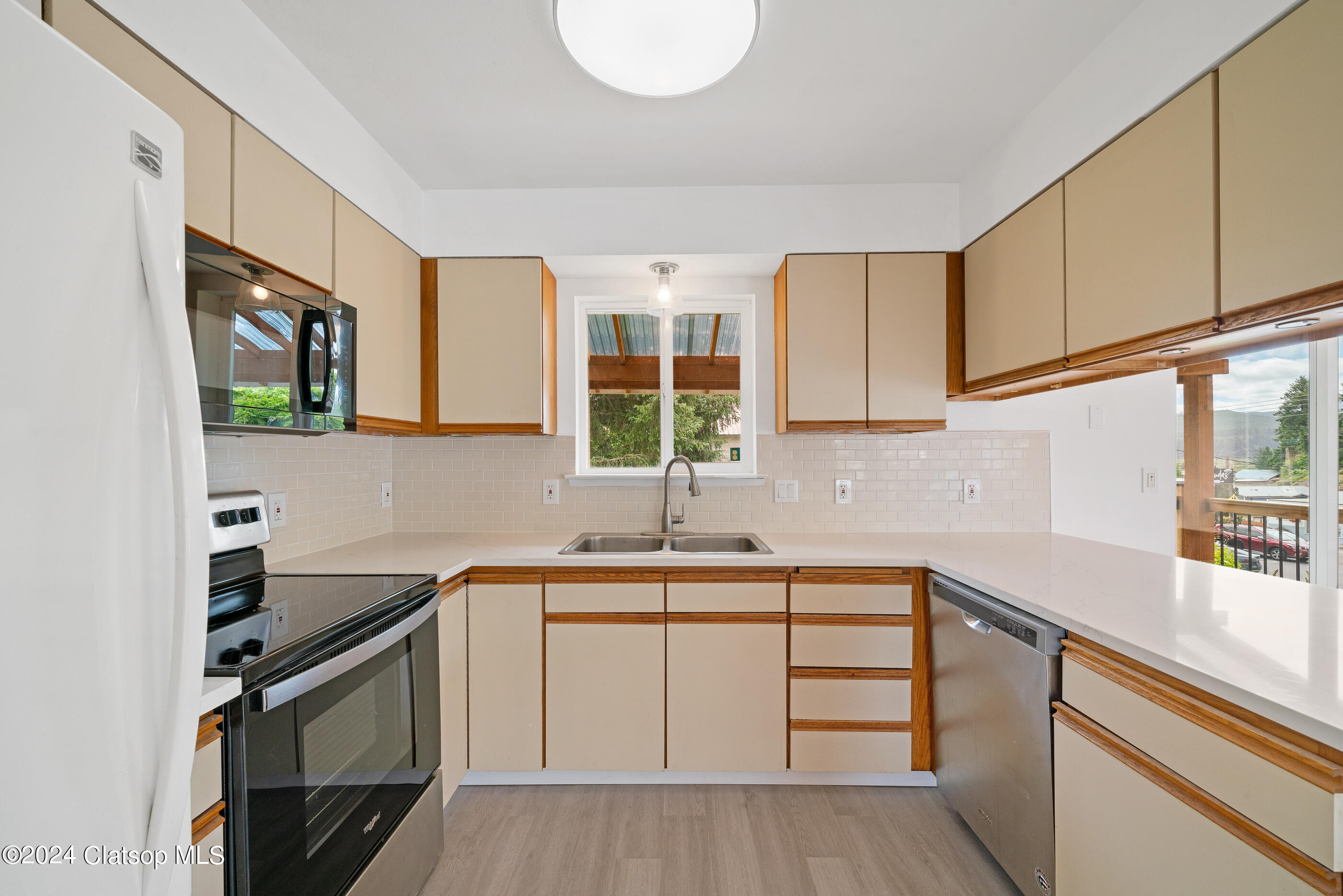 36055 10th Street Property Photo 9