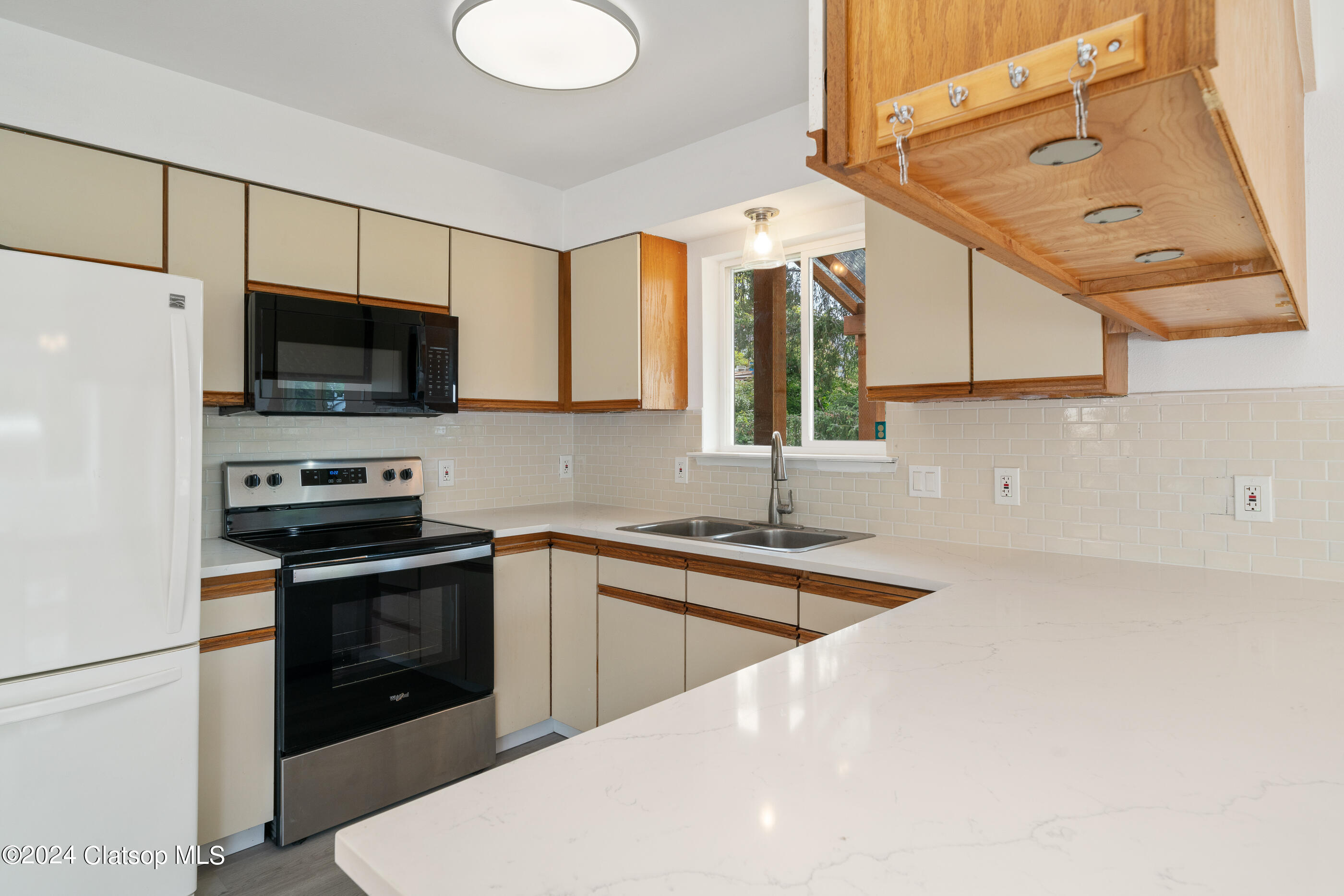 36055 10th Street Property Photo 10