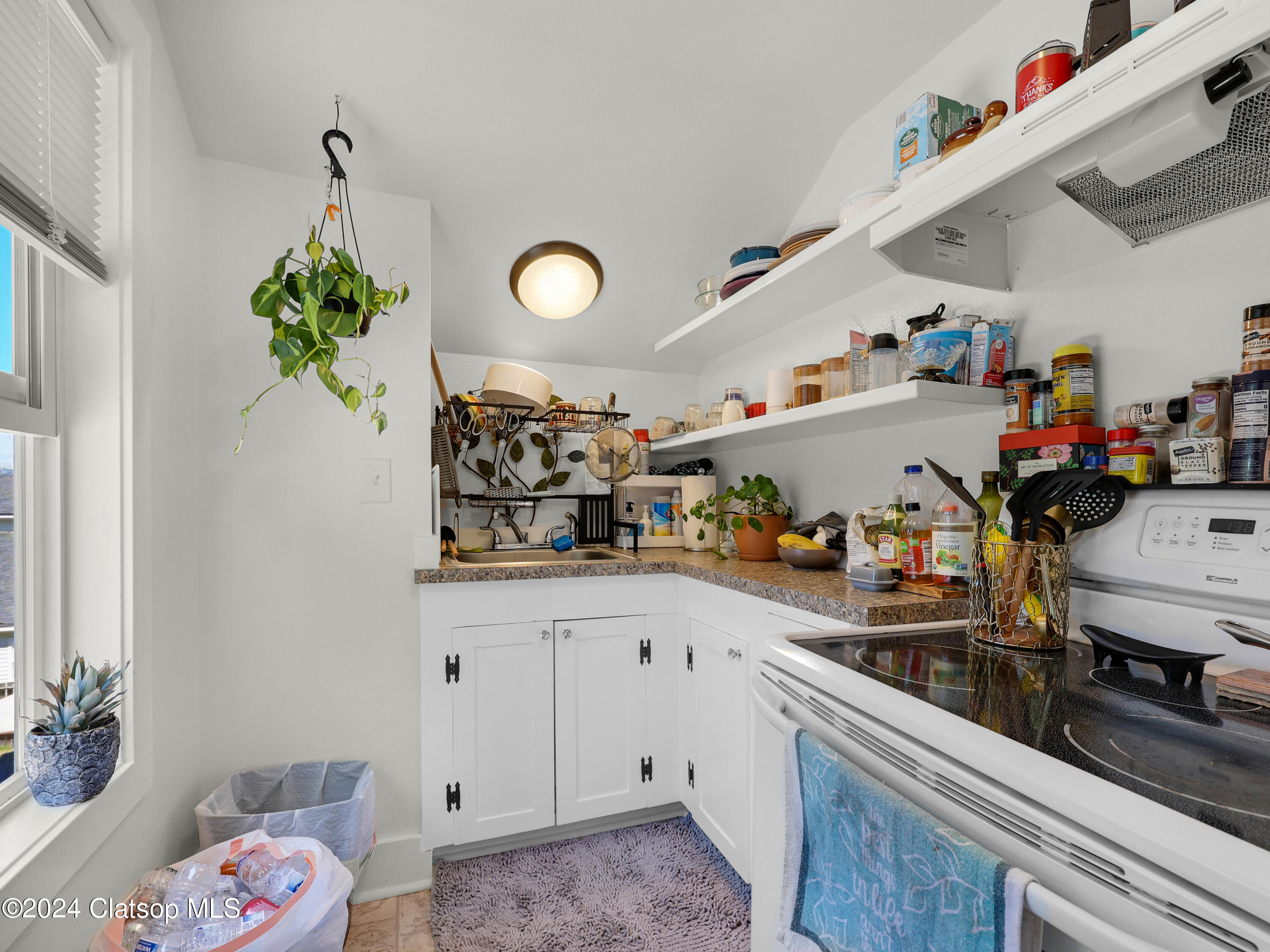 486 Commercial Street Property Photo 28