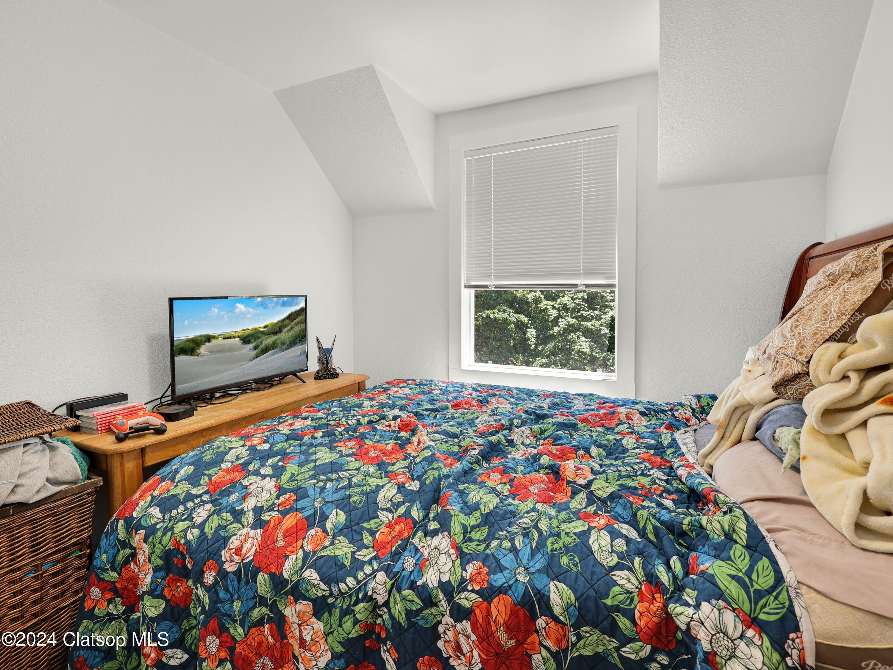 486 Commercial Street Property Photo 30
