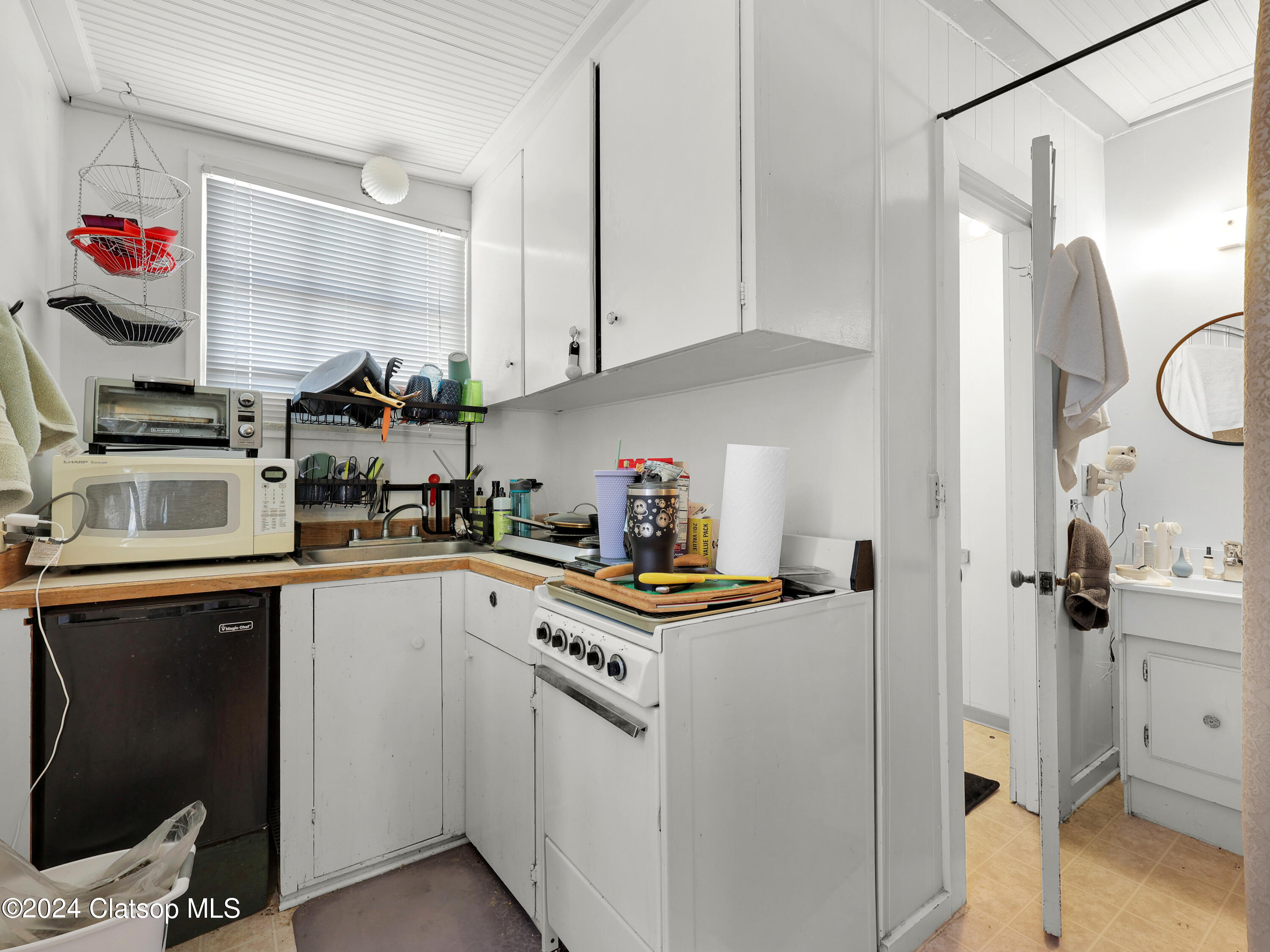 486 Commercial Street Property Photo 35