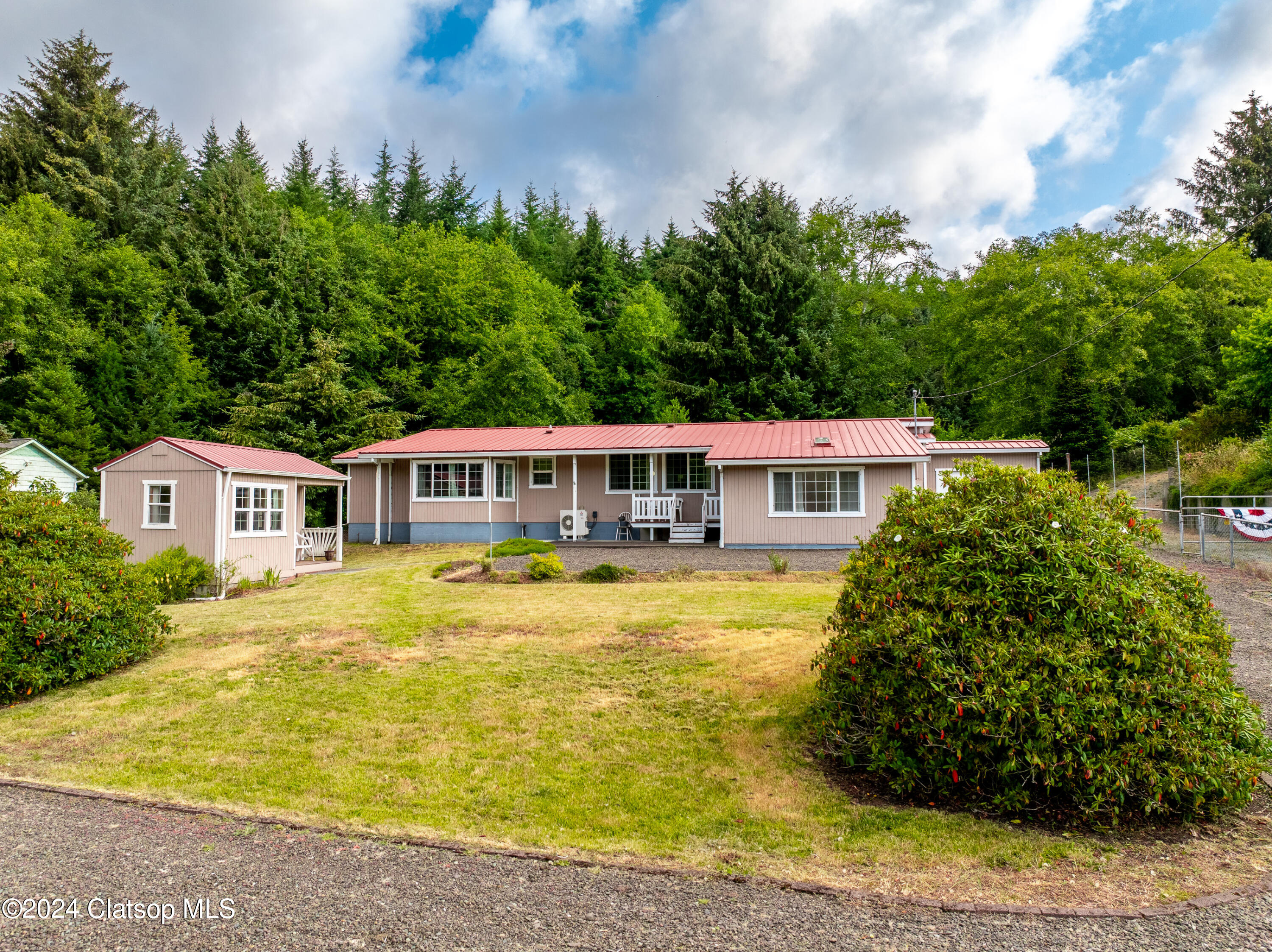 36685 101 Highway N Property Photo 1