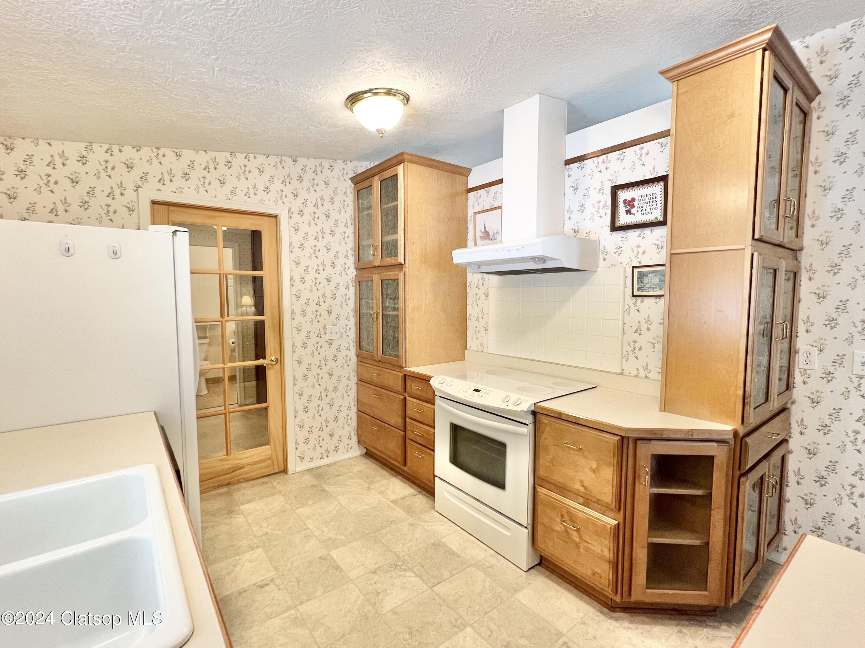 36685 101 Highway N Property Photo 14