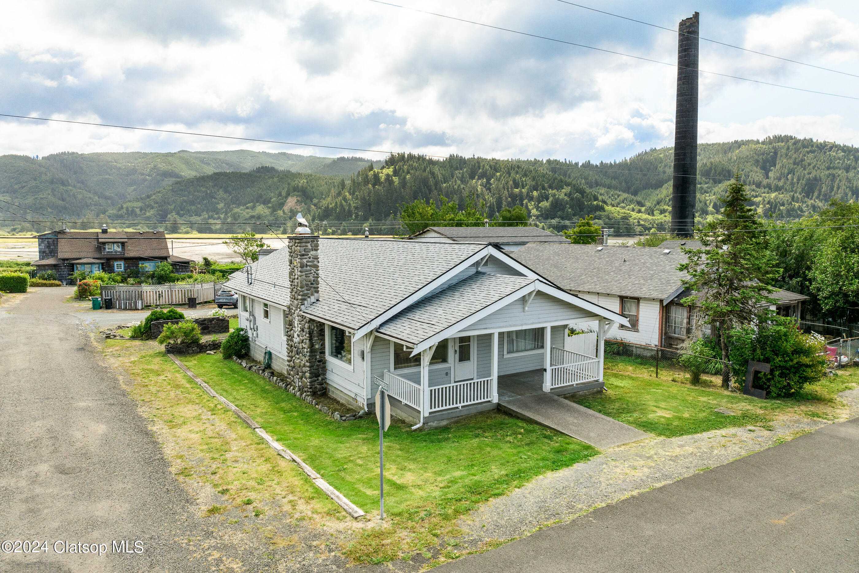 308 1st Street Property Photo 1