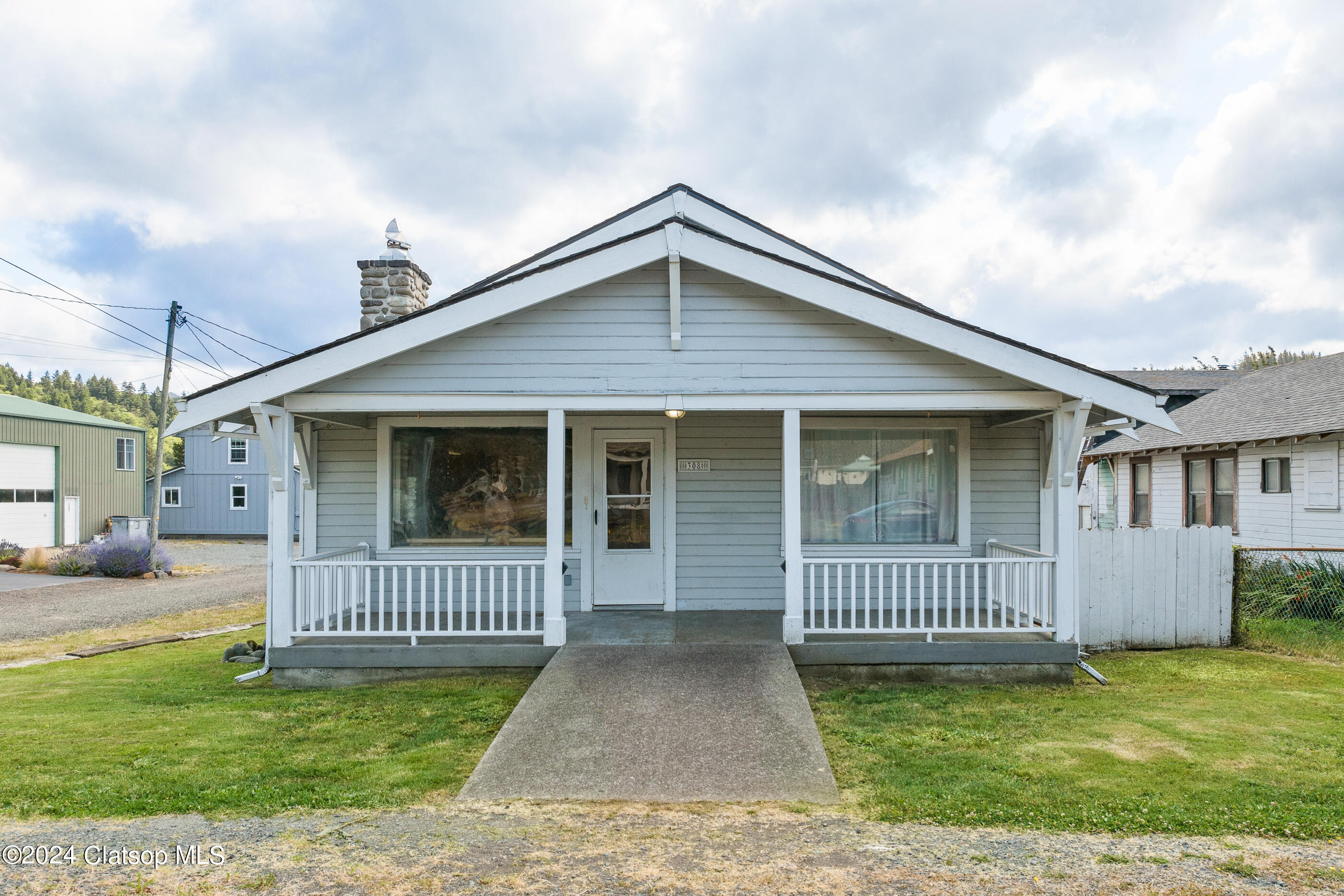 308 1st Street Property Photo 2