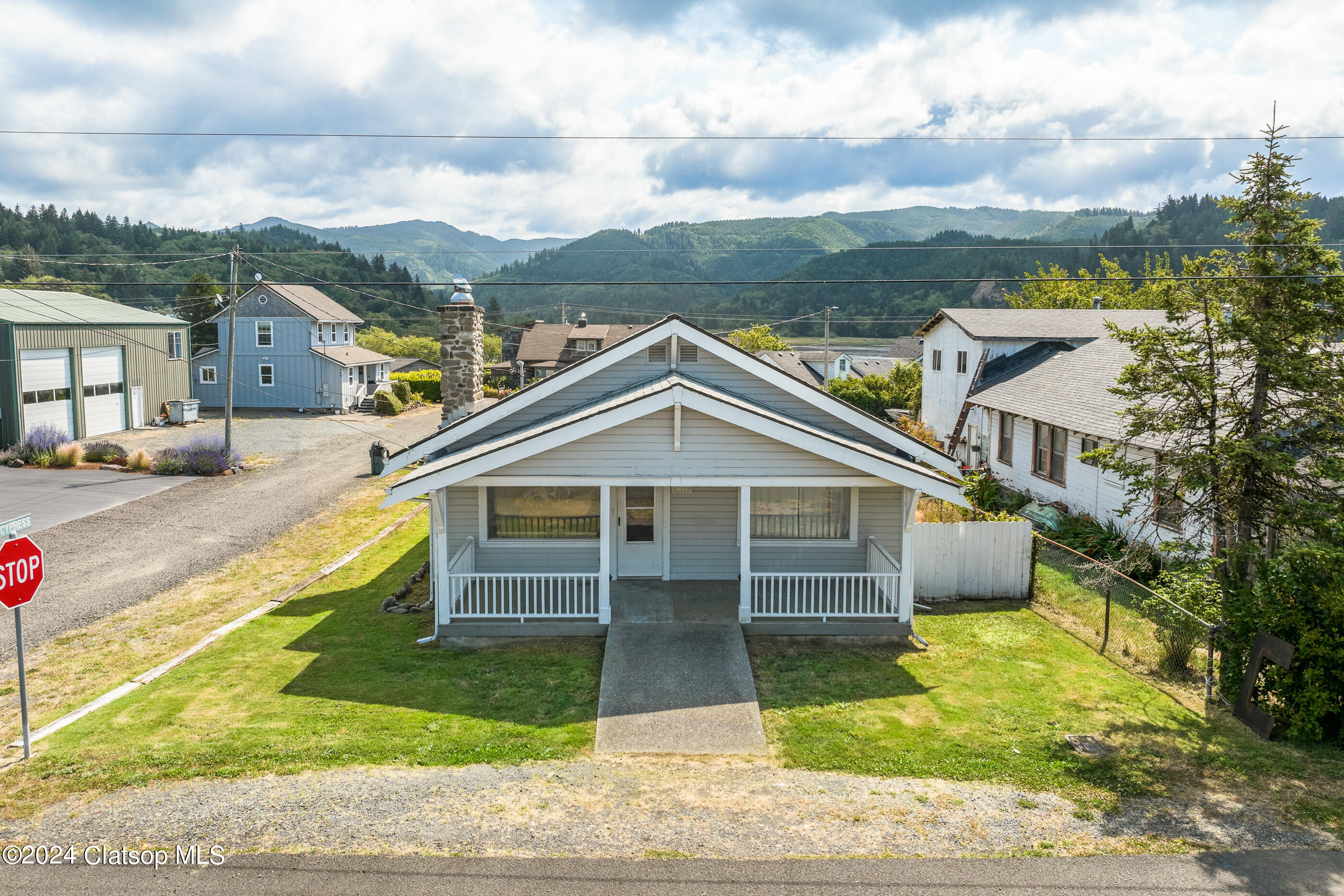 308 1st Street Property Photo 4