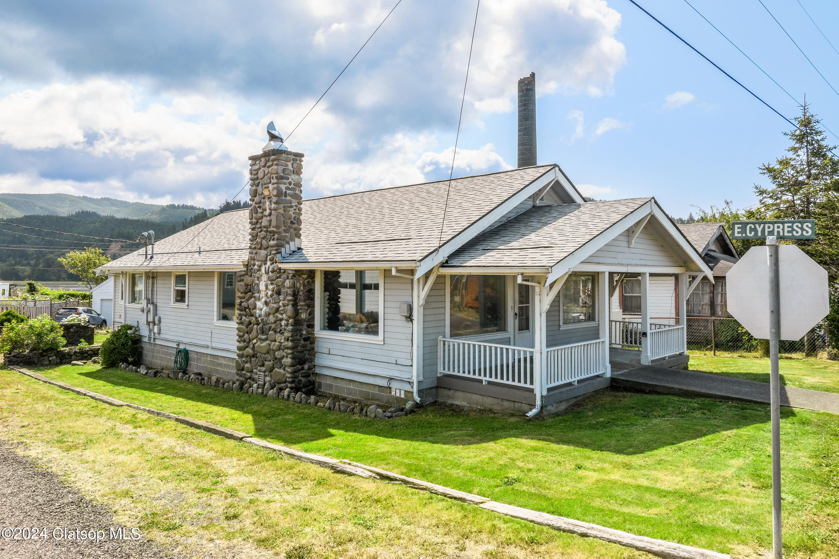 308 1st Street Property Photo 5