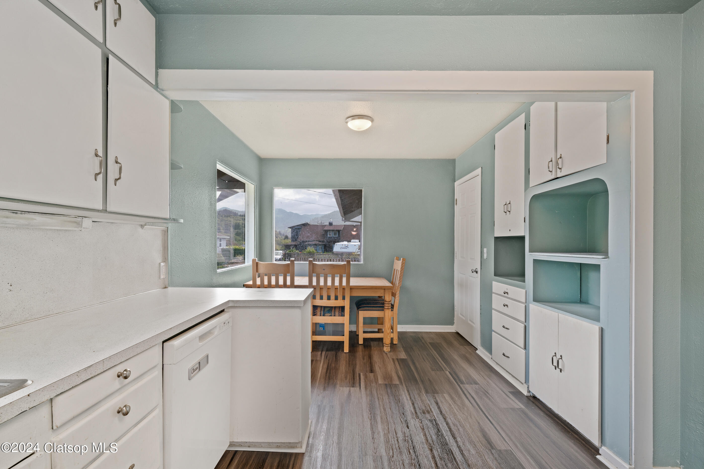 308 1st Street Property Photo 12