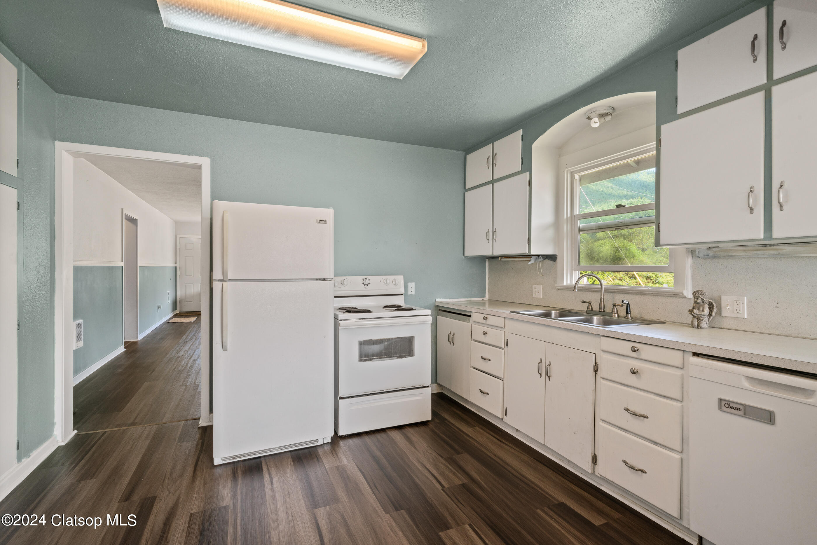 308 1st Street Property Photo 16