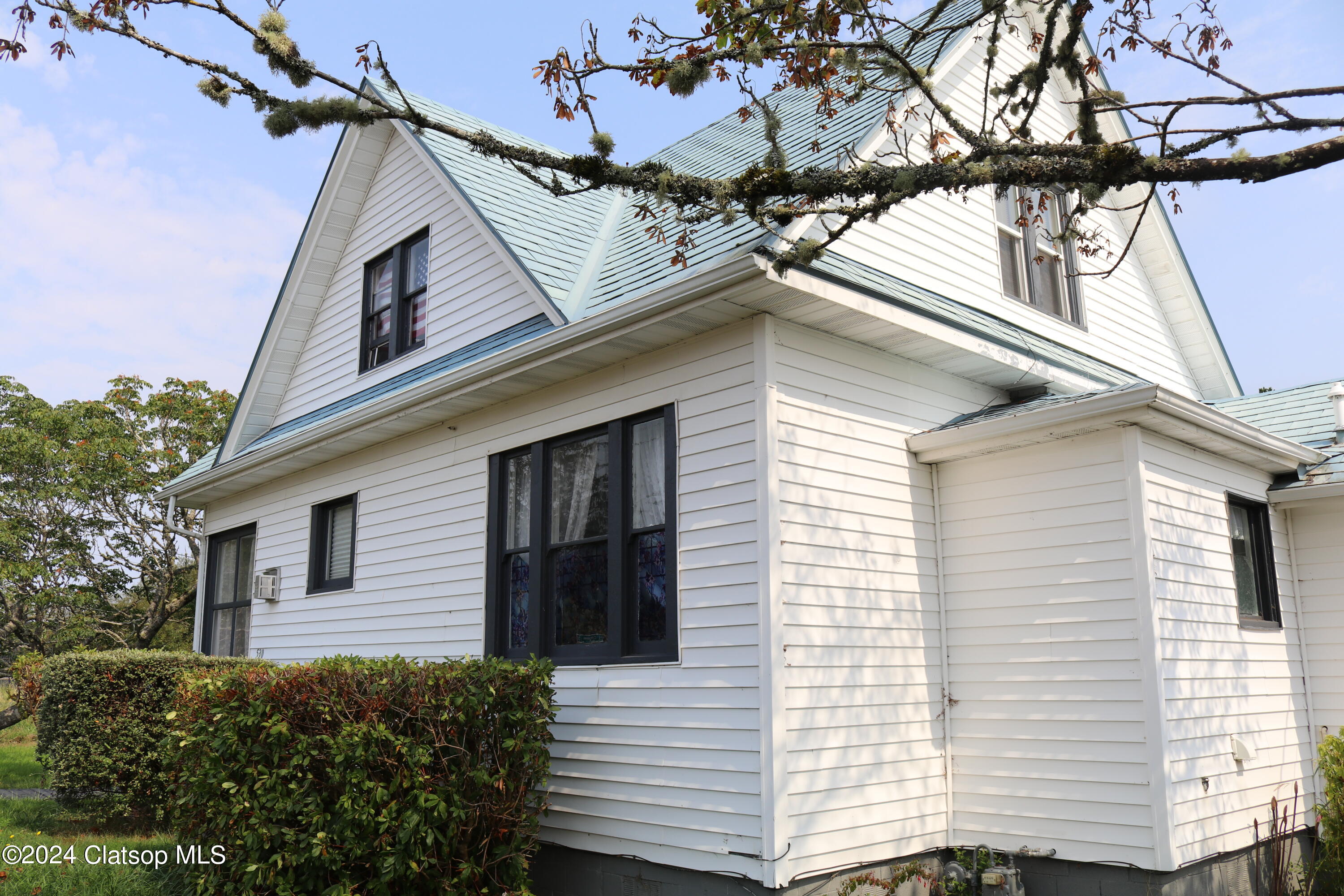 530 Se Marlin Avenue Property Photo 3