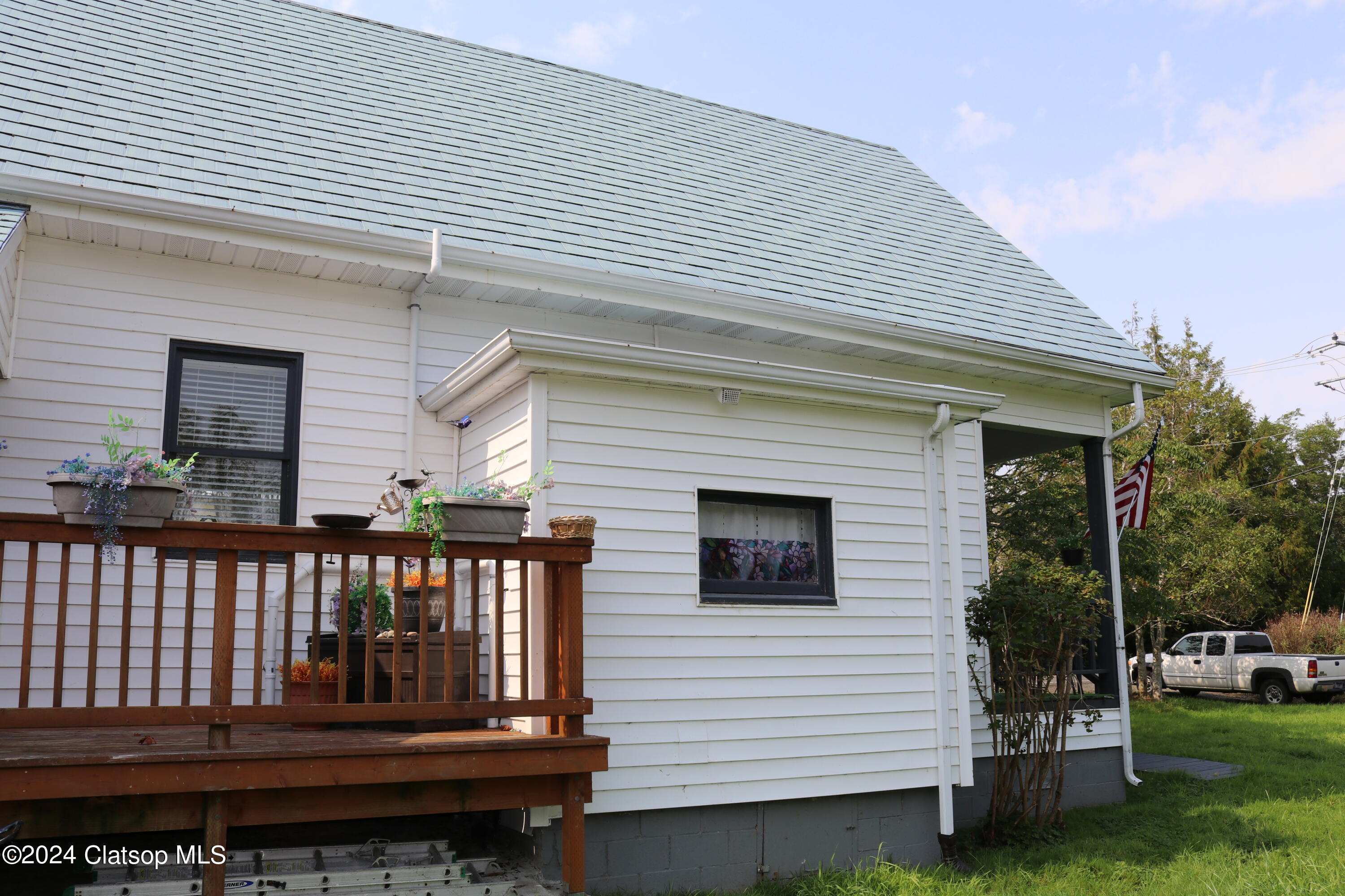 530 Se Marlin Avenue Property Photo 5