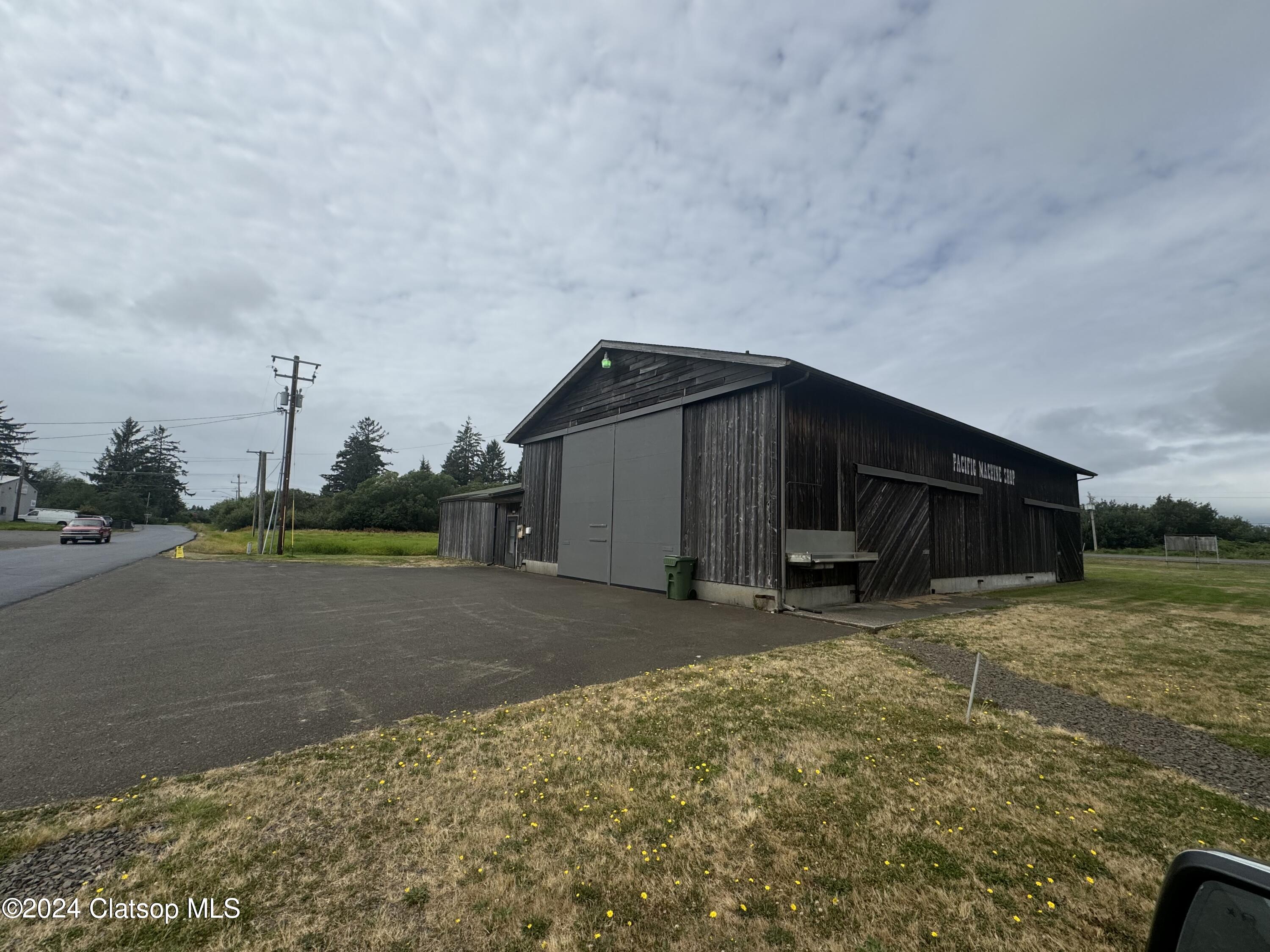 1381 Se 2nd Street Property Photo 3