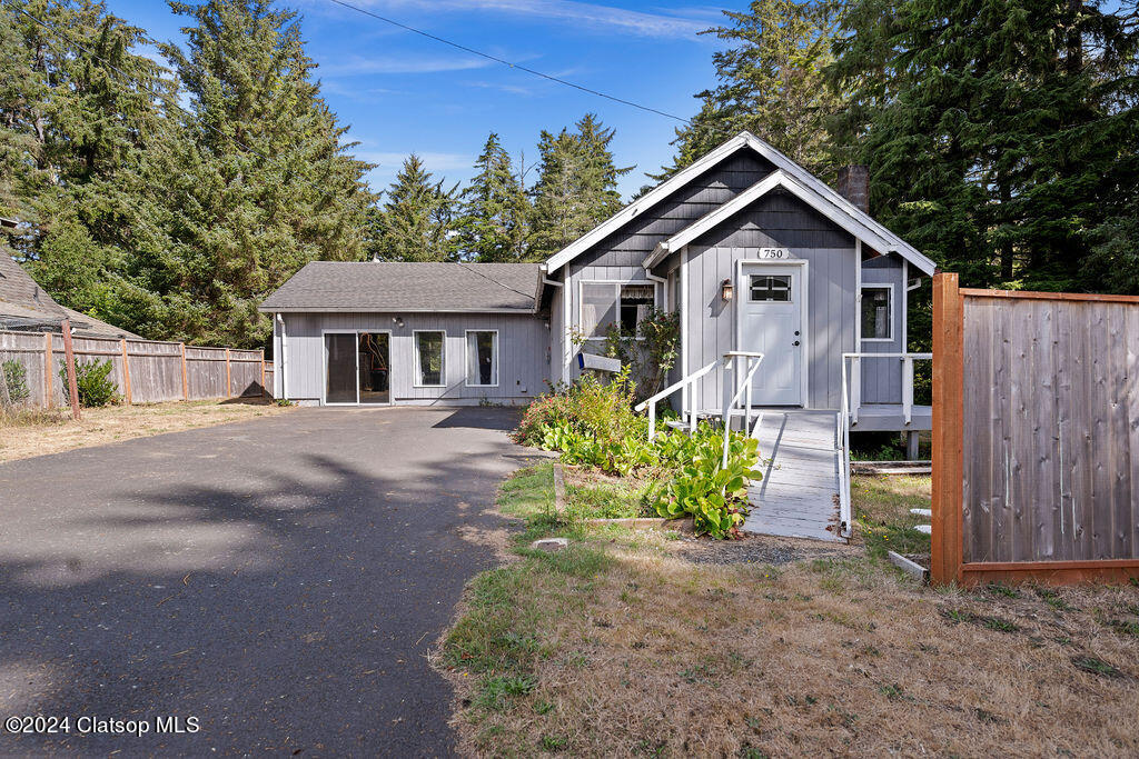 750 8th Street Property Photo 1