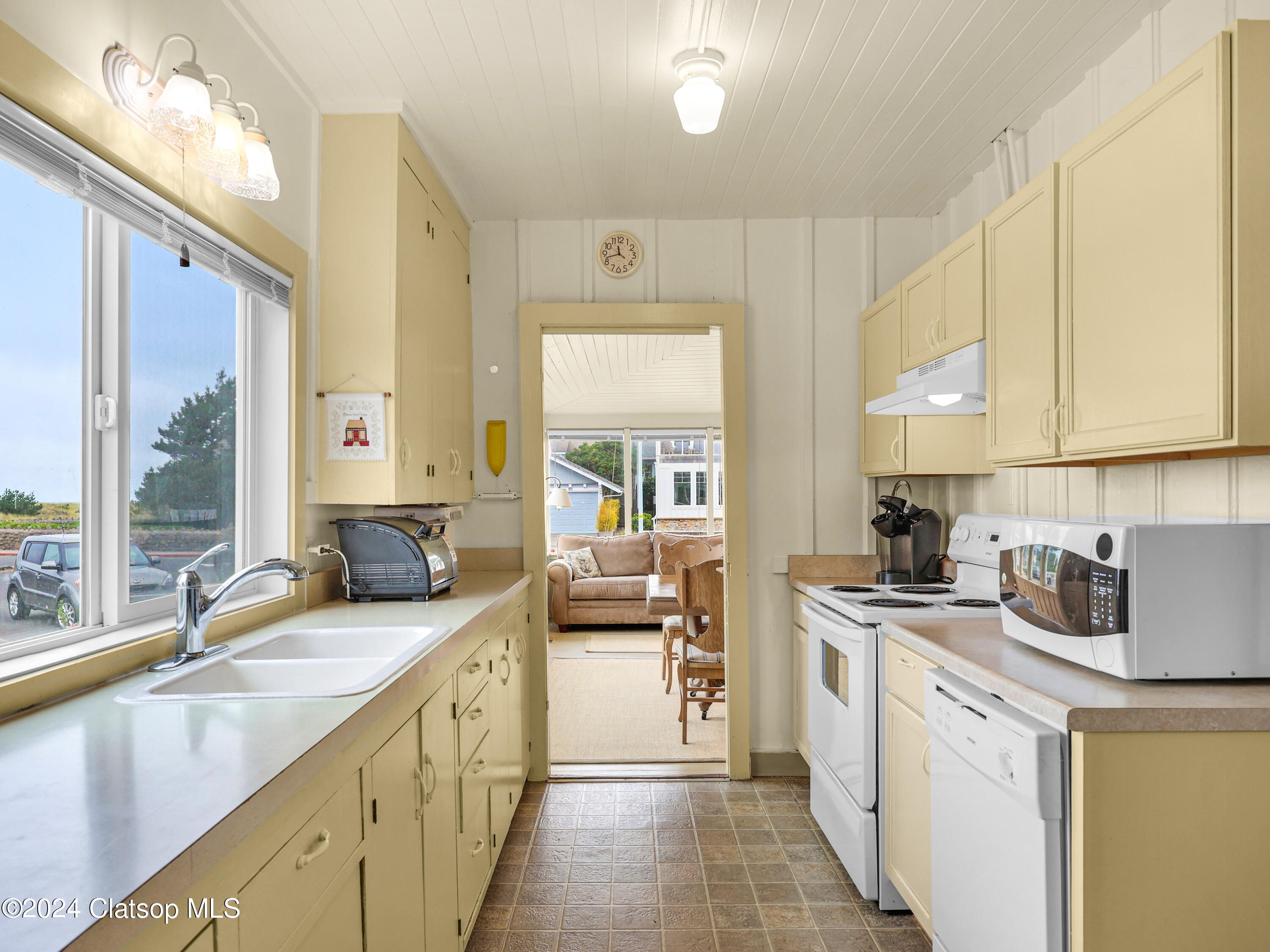 75 12th Avenue Property Photo 12