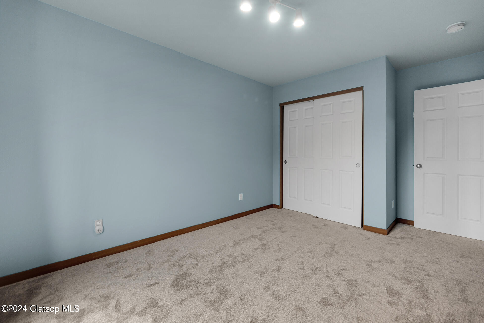 402 Diamond Lane Property Photo 23