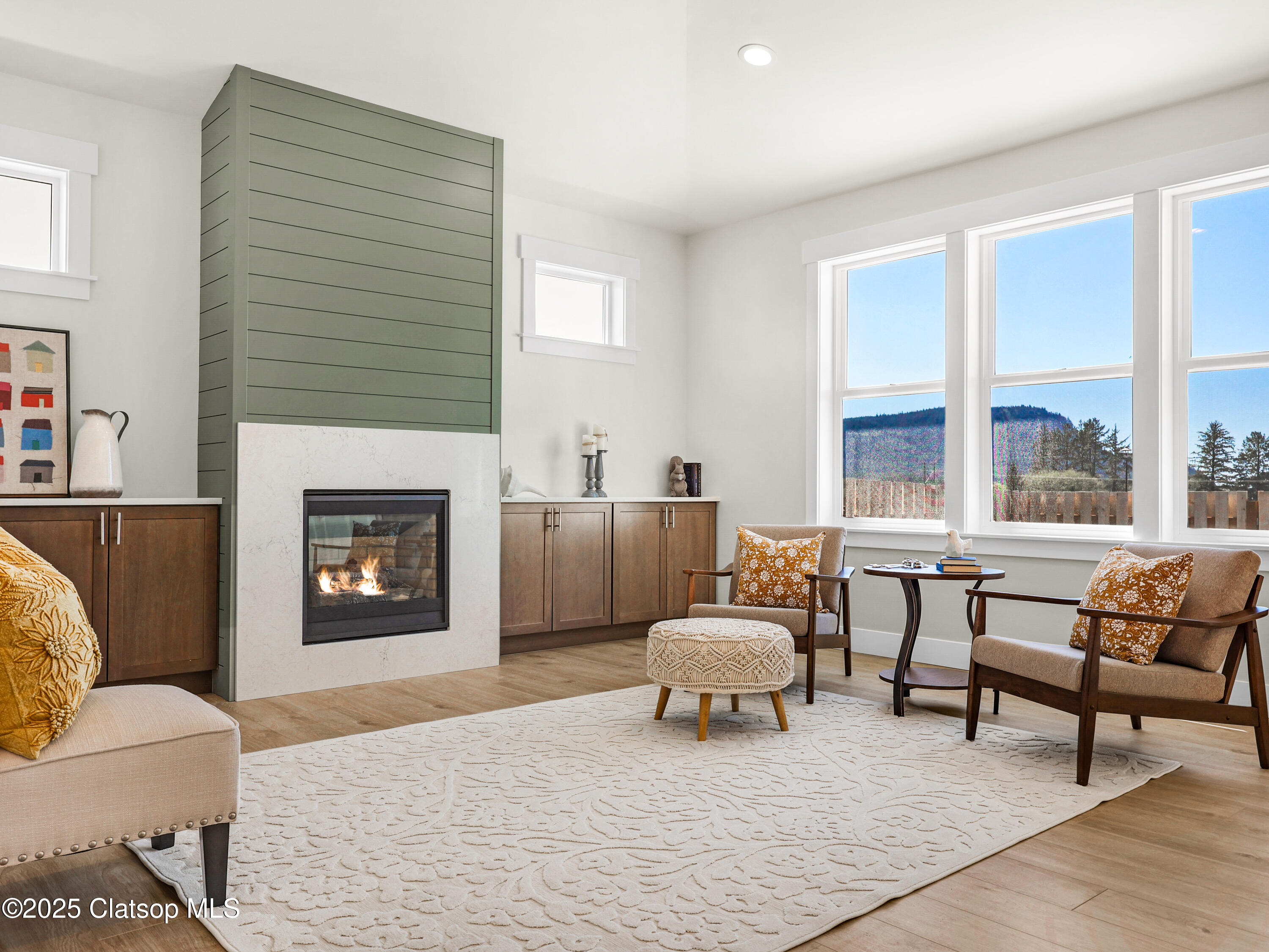 1386 Seabright Way Property Photo 4