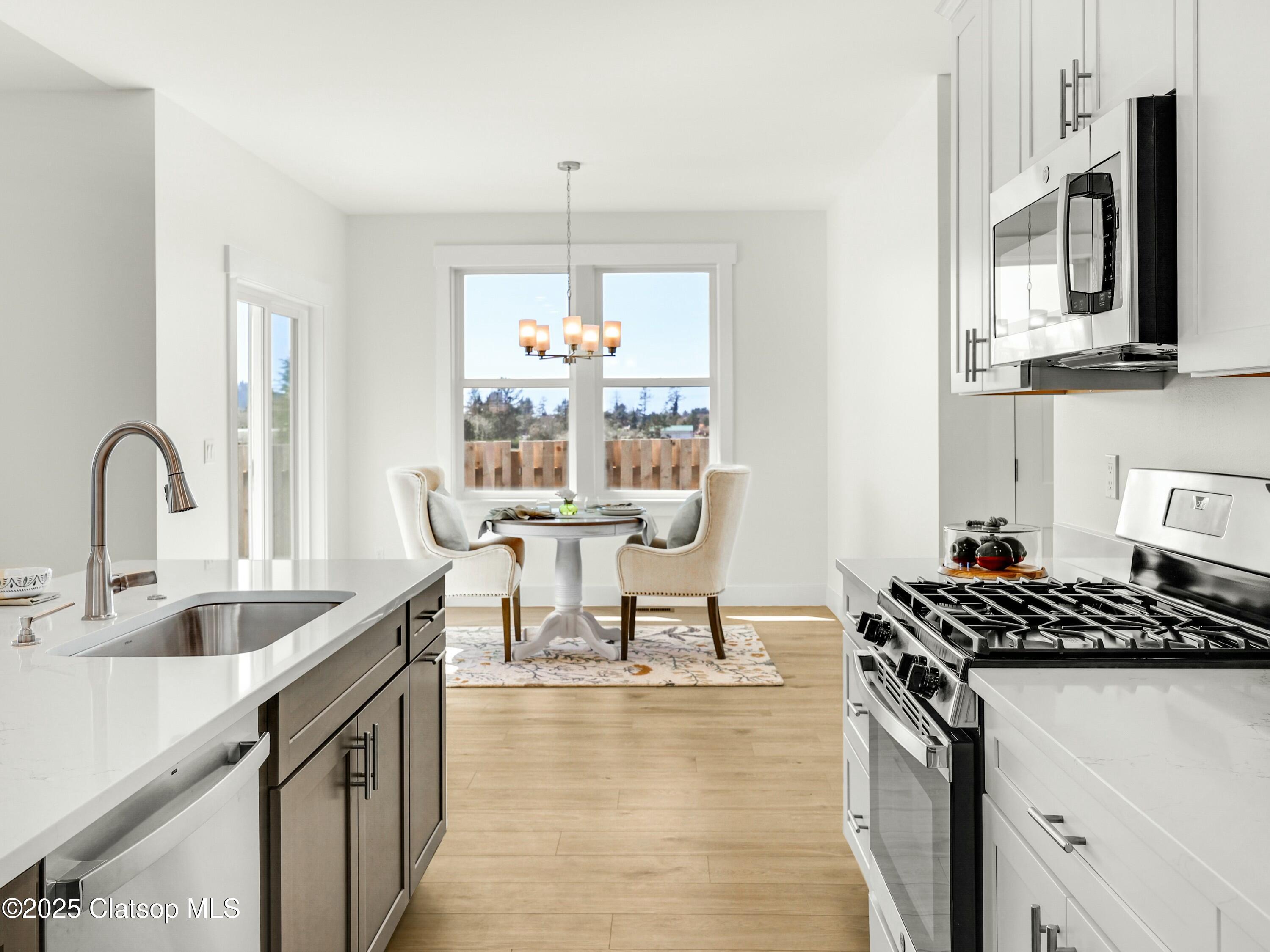 1386 Seabright Way Property Photo 16