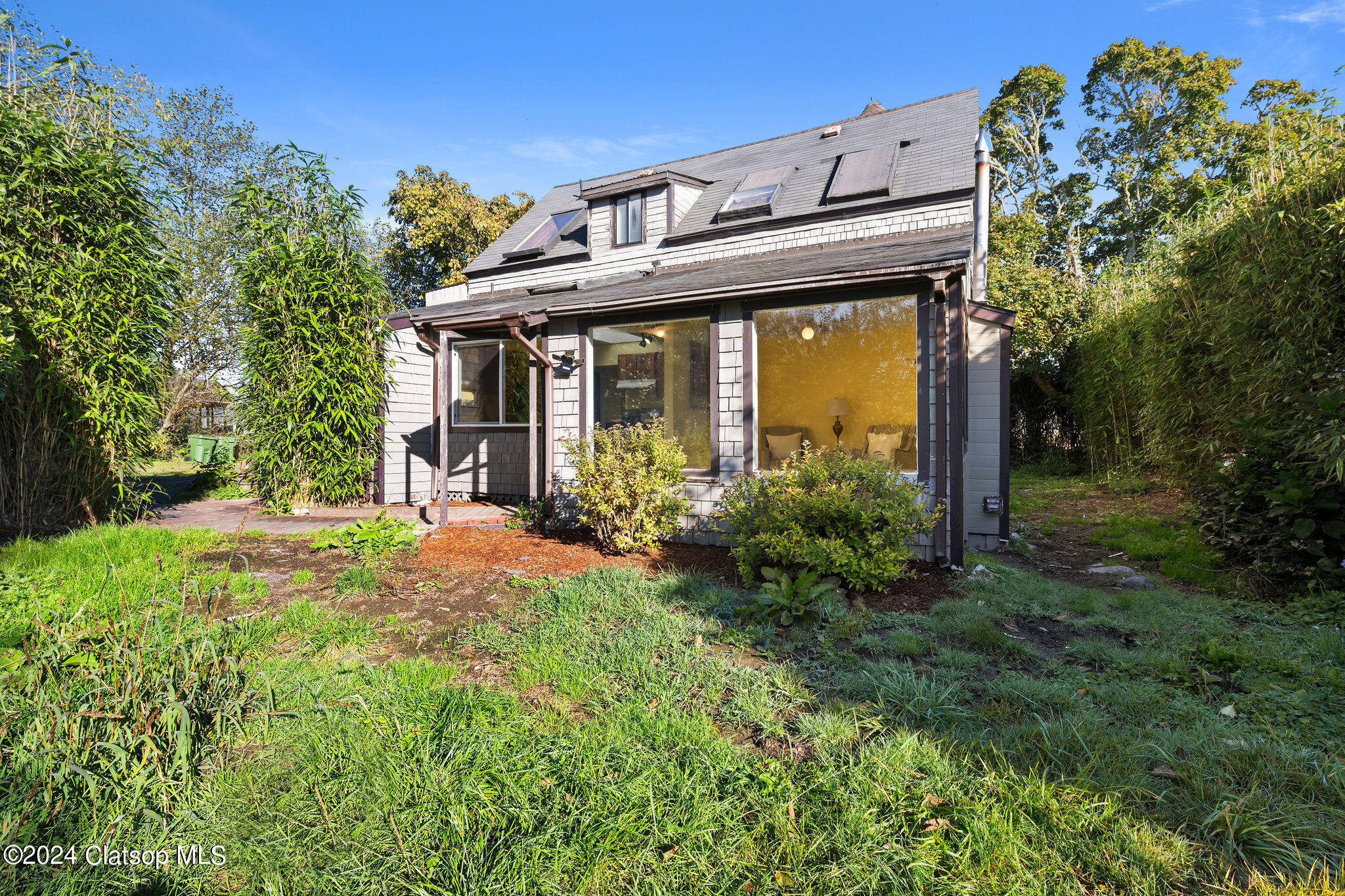 858 E Harbor Drive Property Photo 3