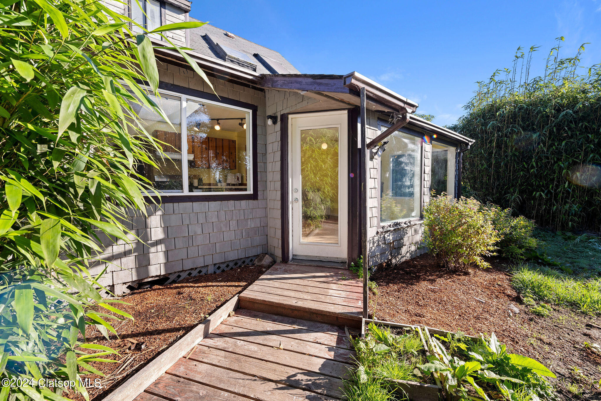 858 E Harbor Drive Property Photo 4