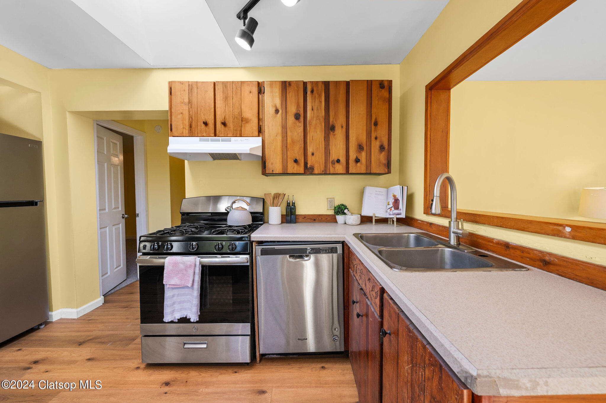 858 E Harbor Drive Property Photo 10
