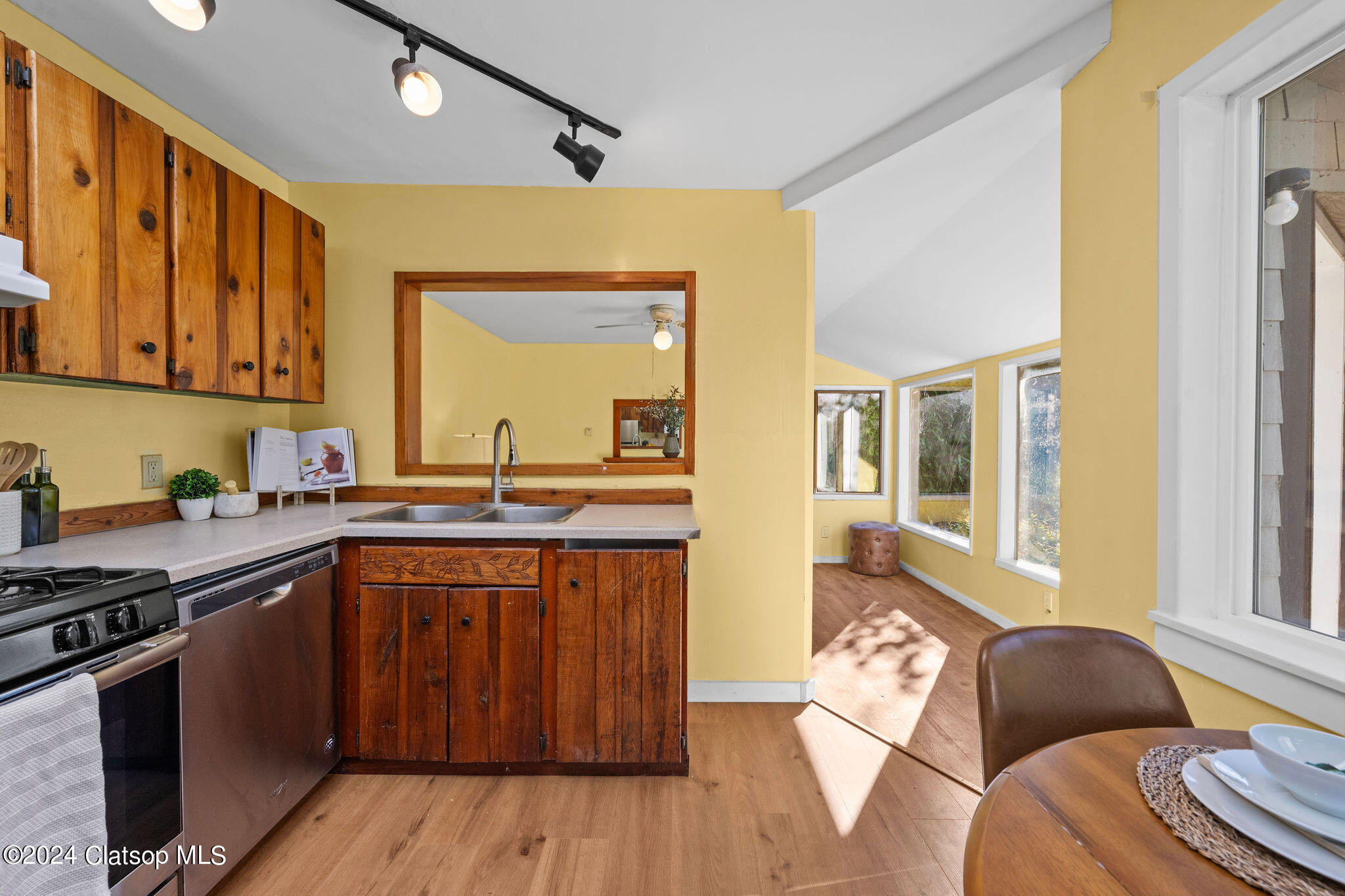 858 E Harbor Drive Property Photo 11