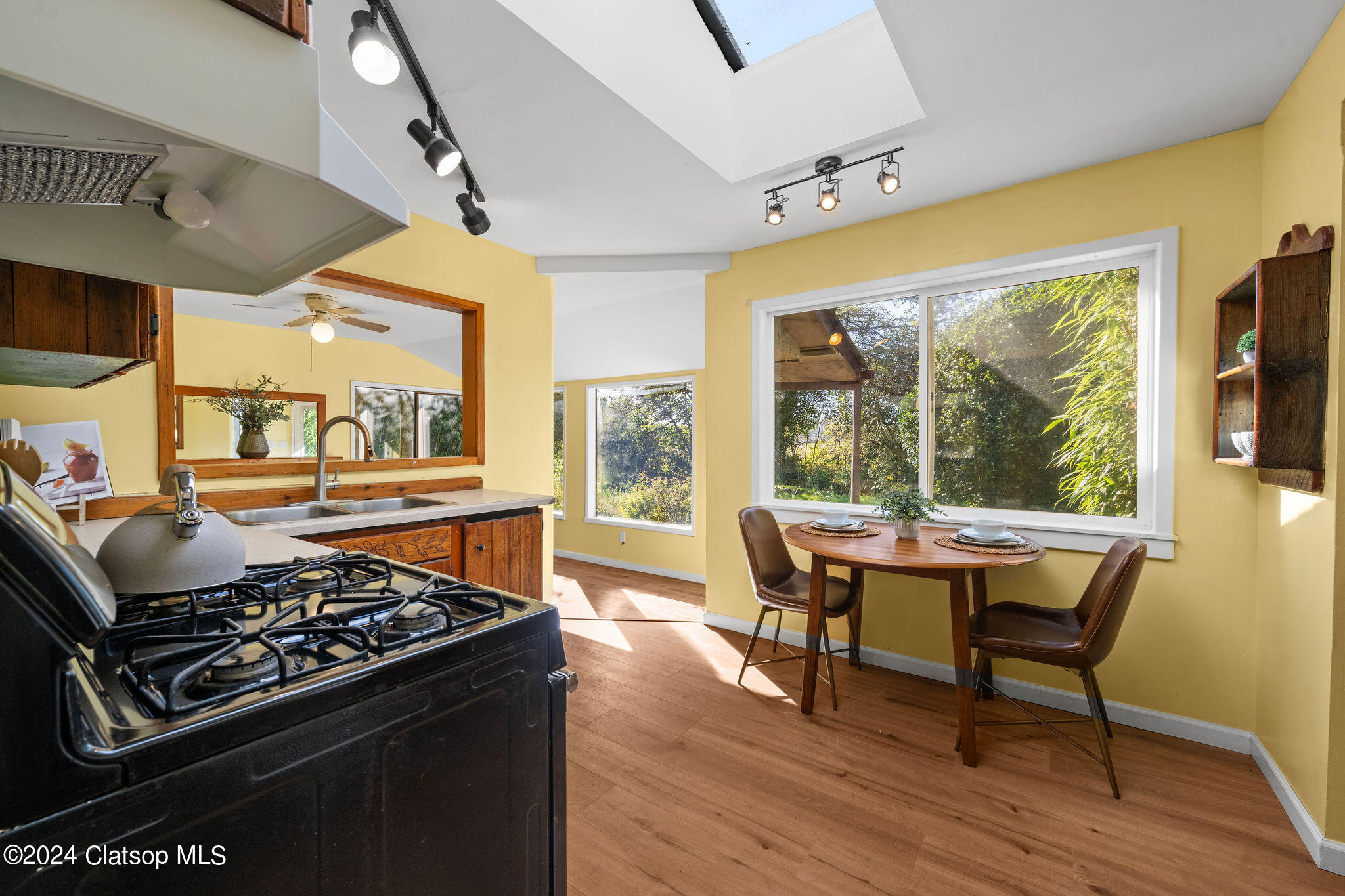 858 E Harbor Drive Property Photo 12