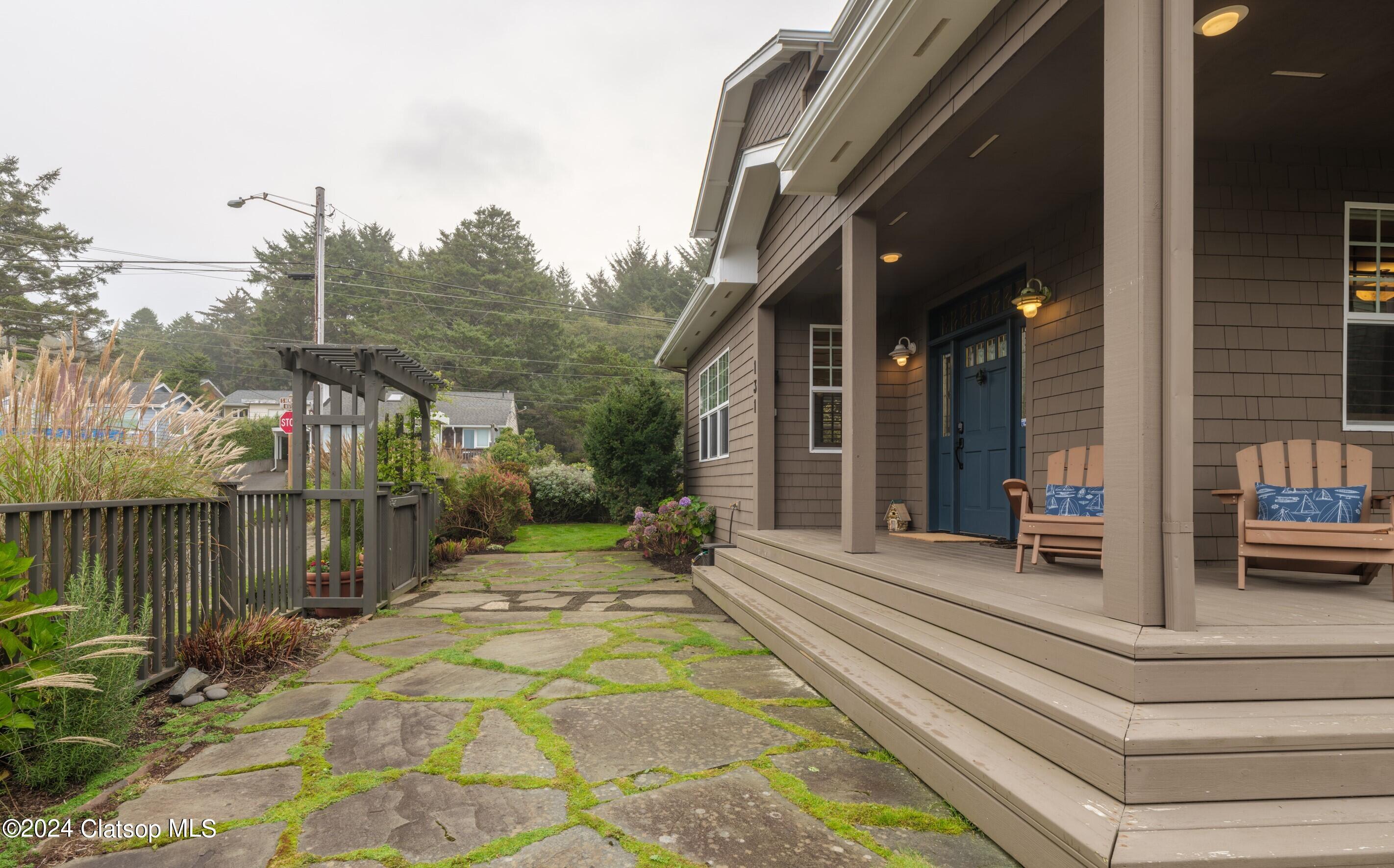 131 W Nebesna Street Property Photo 4
