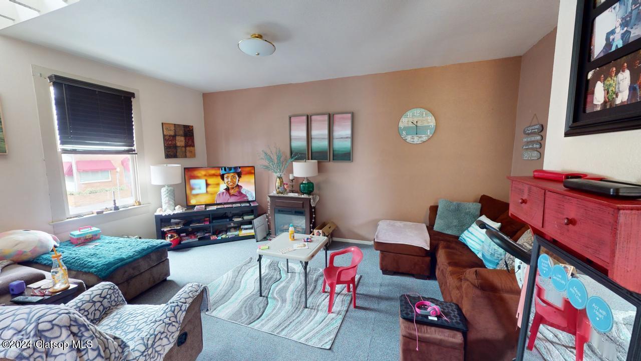 1178 Franklin Avenue Property Photo 3