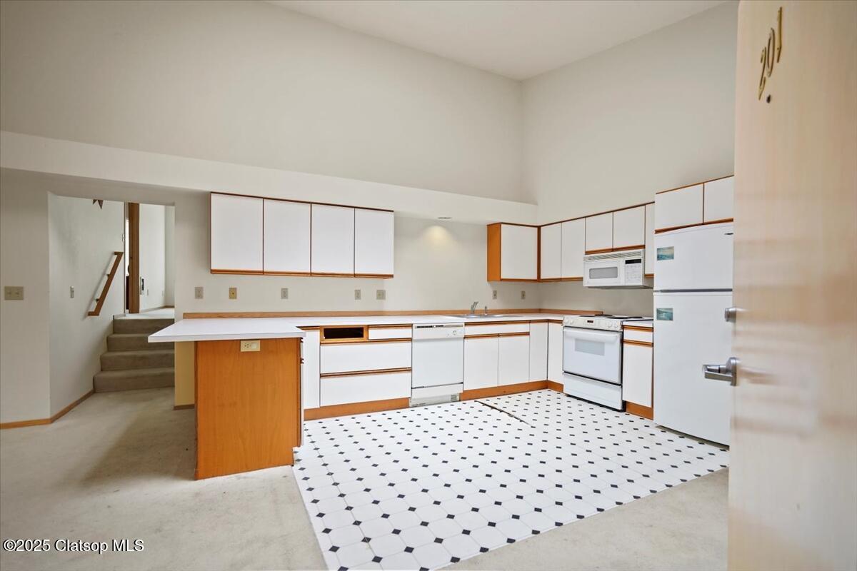 171 Sunset Boulevard Property Photo 33