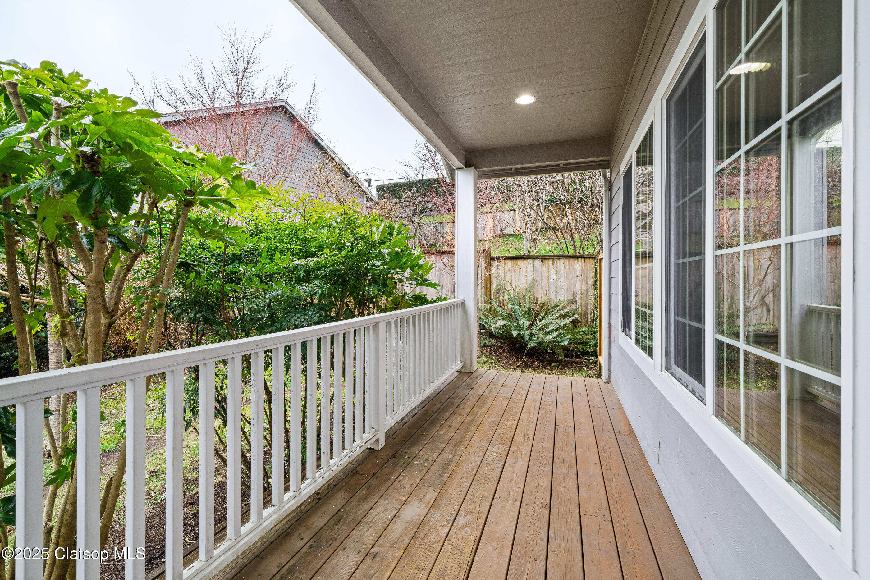 160 W Lexington Property Photo 6