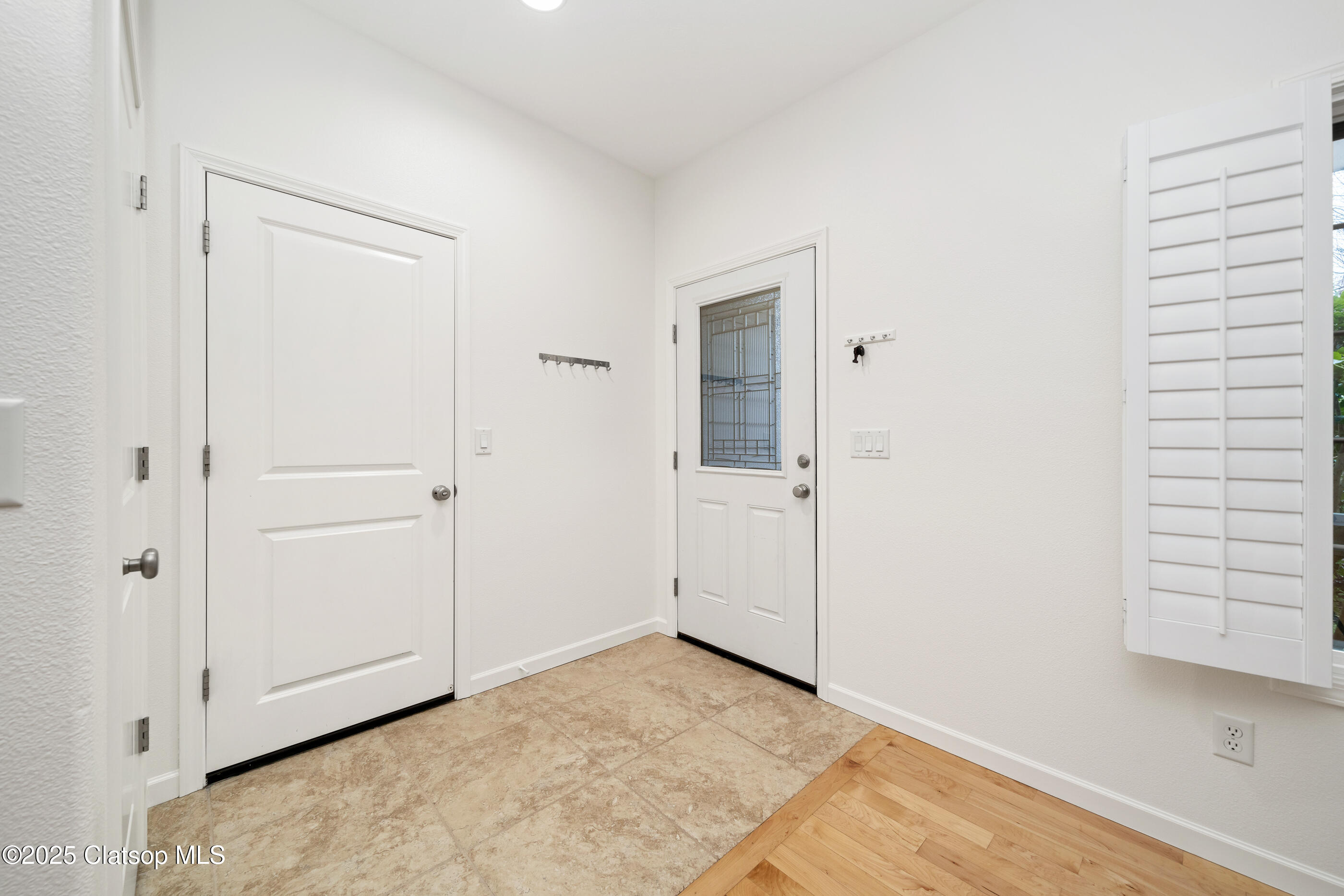 160 W Lexington Property Photo 9