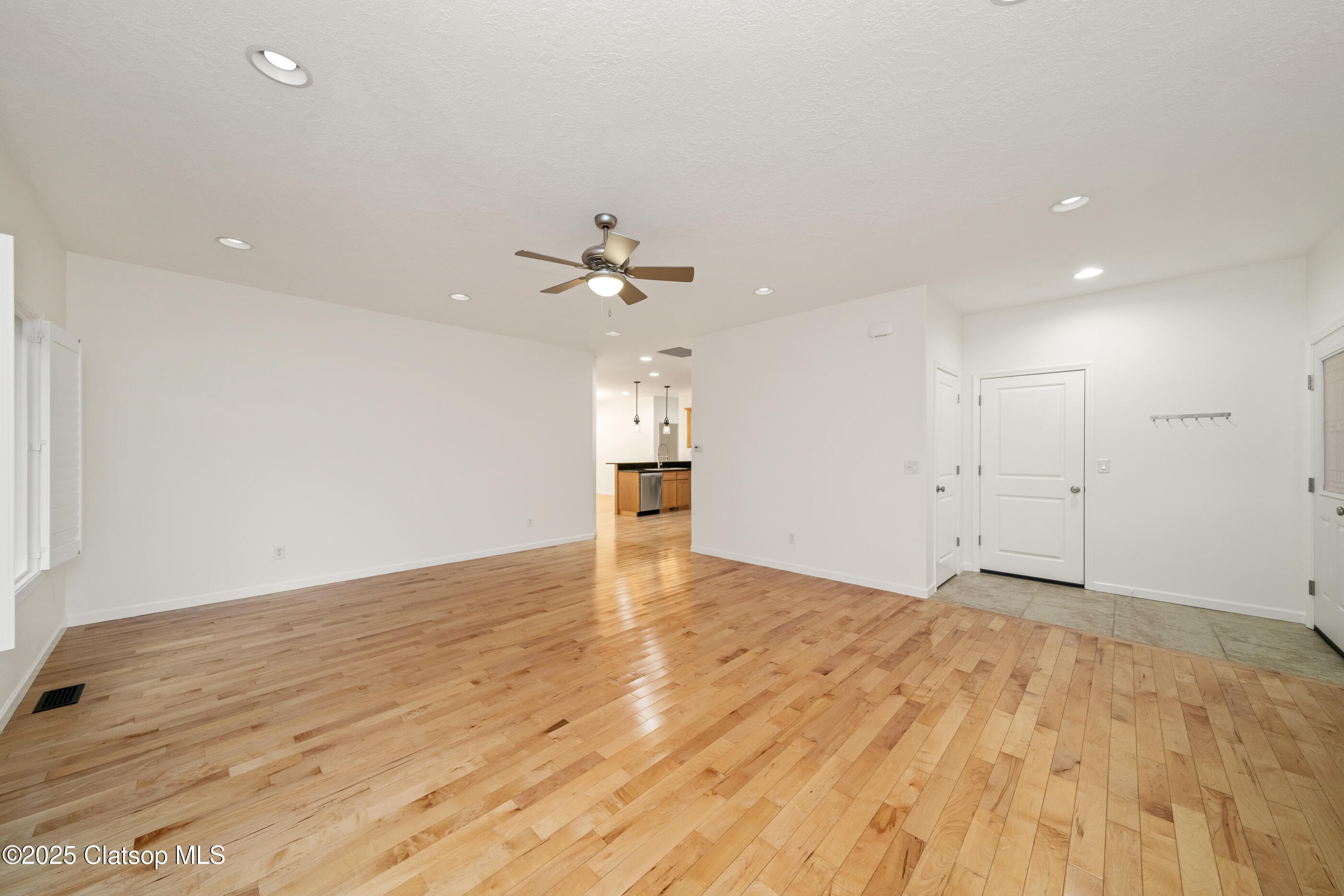160 W Lexington Property Photo 14