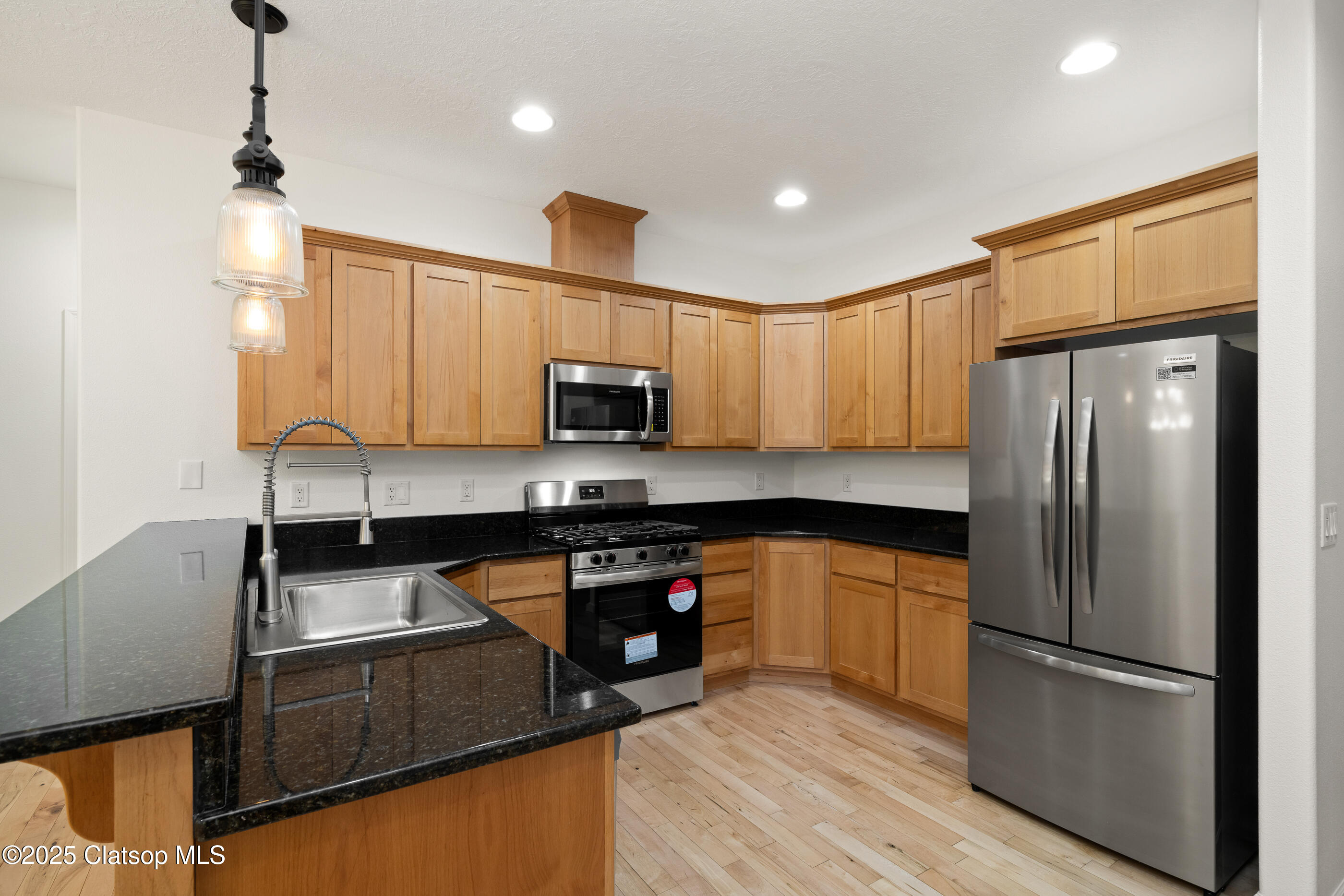 160 W Lexington Property Photo 19