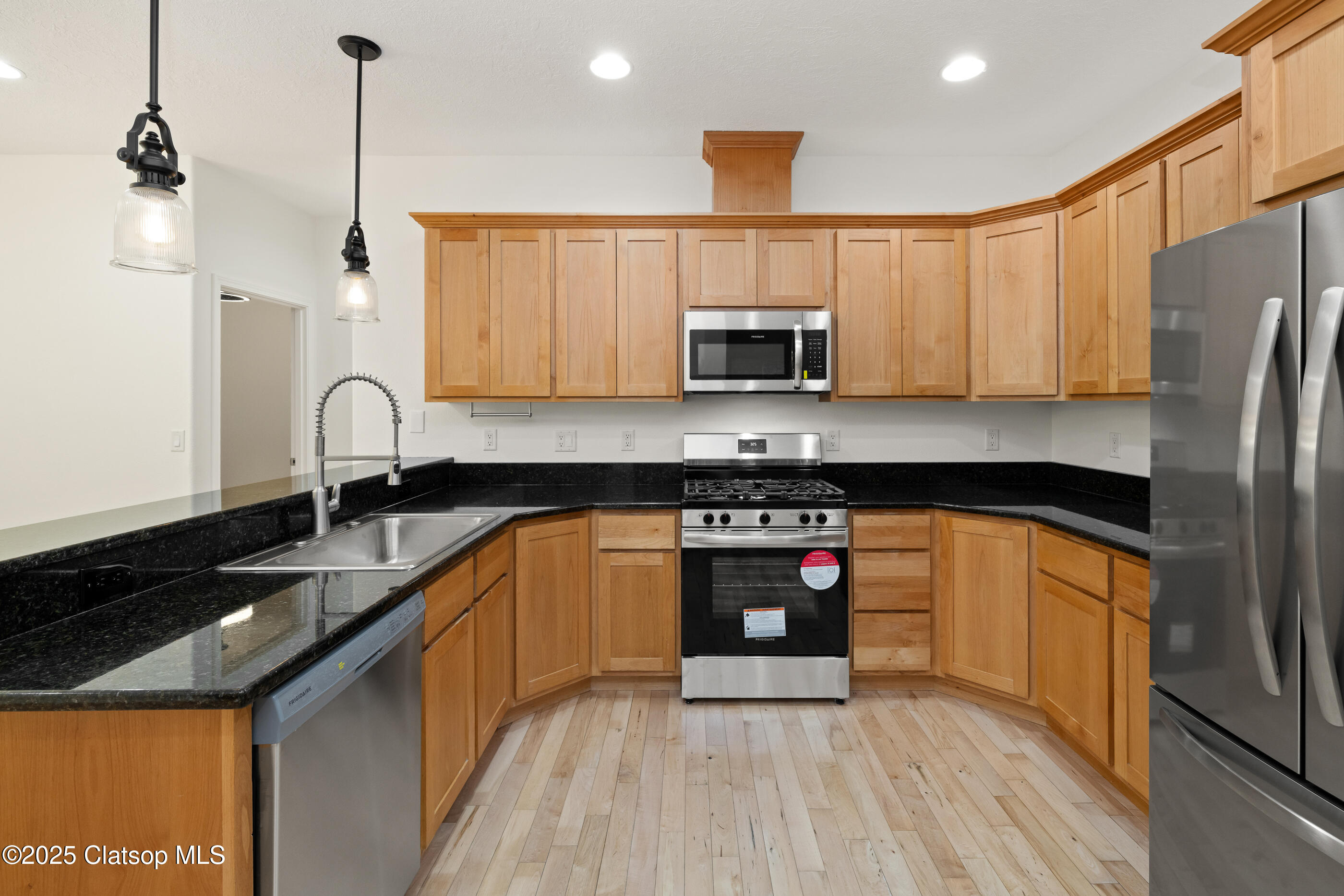 160 W Lexington Property Photo 19