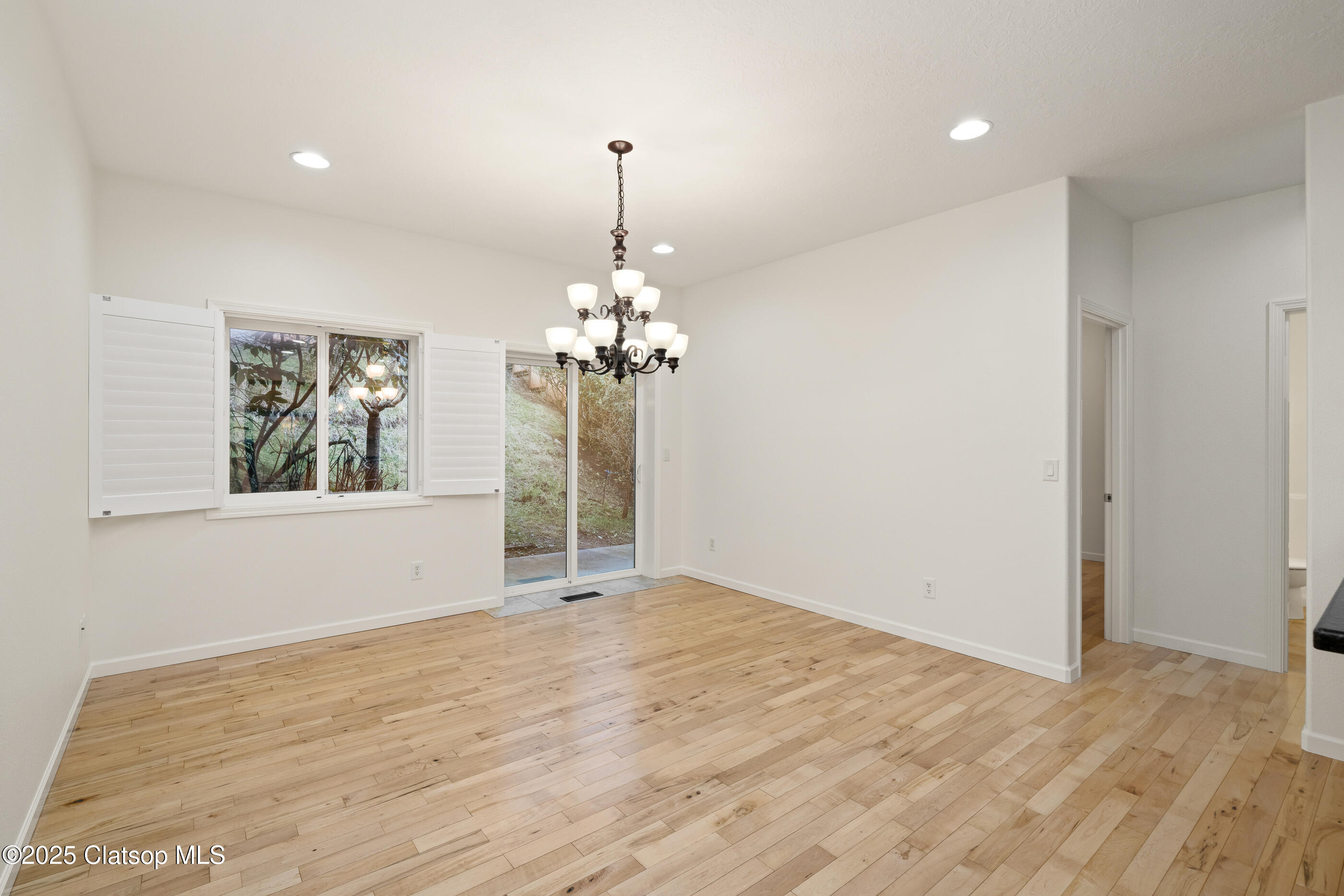 160 W Lexington Property Photo 23