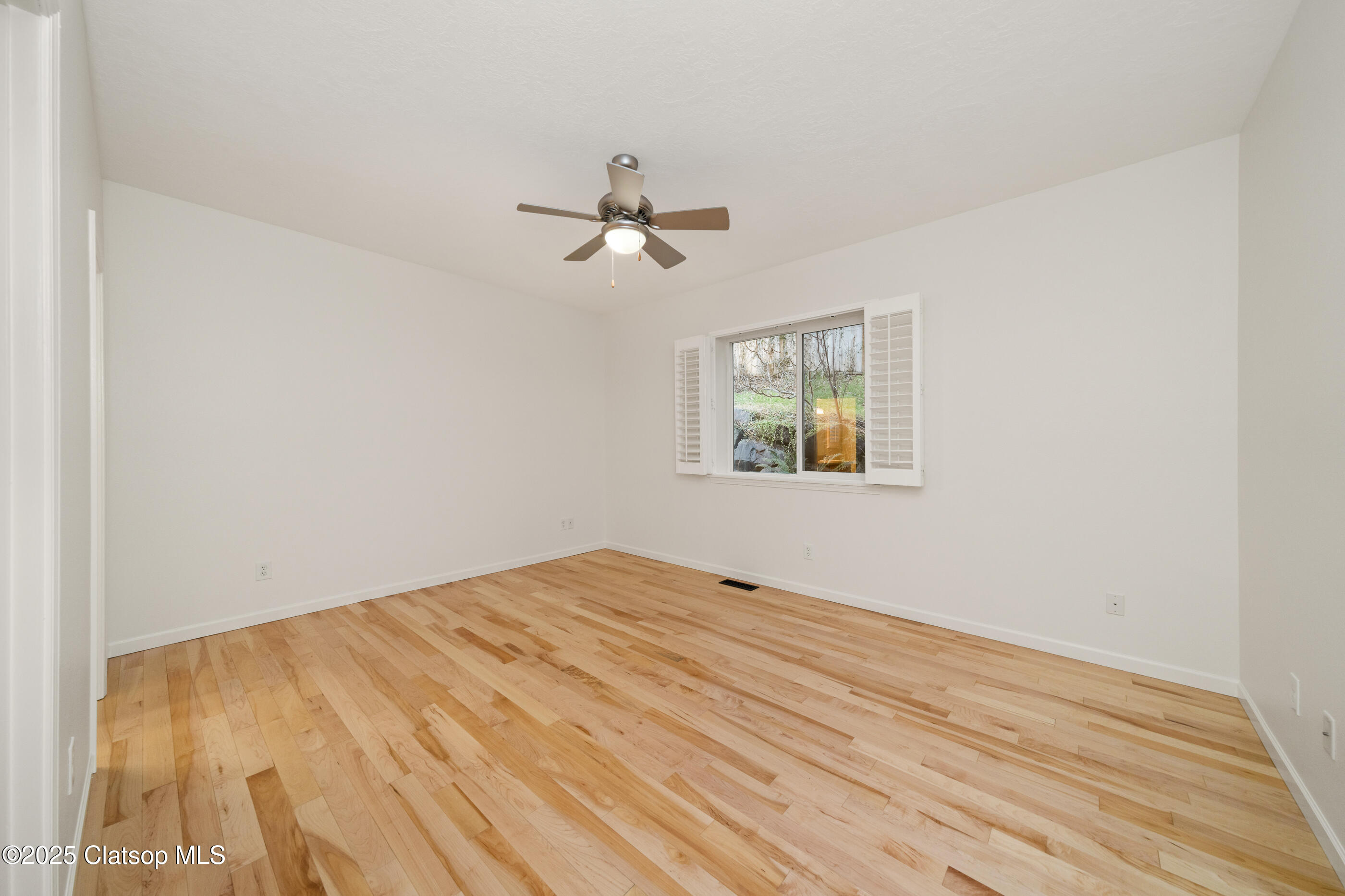 160 W Lexington Property Photo 24