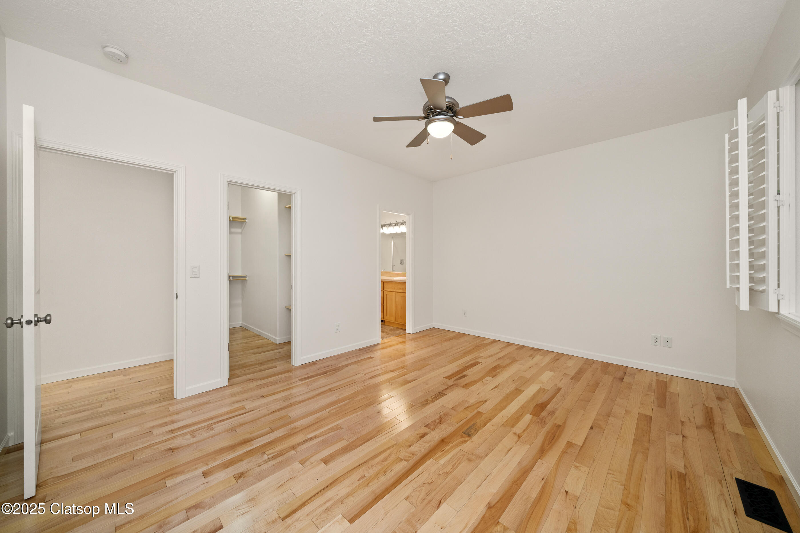 160 W Lexington Property Photo 25