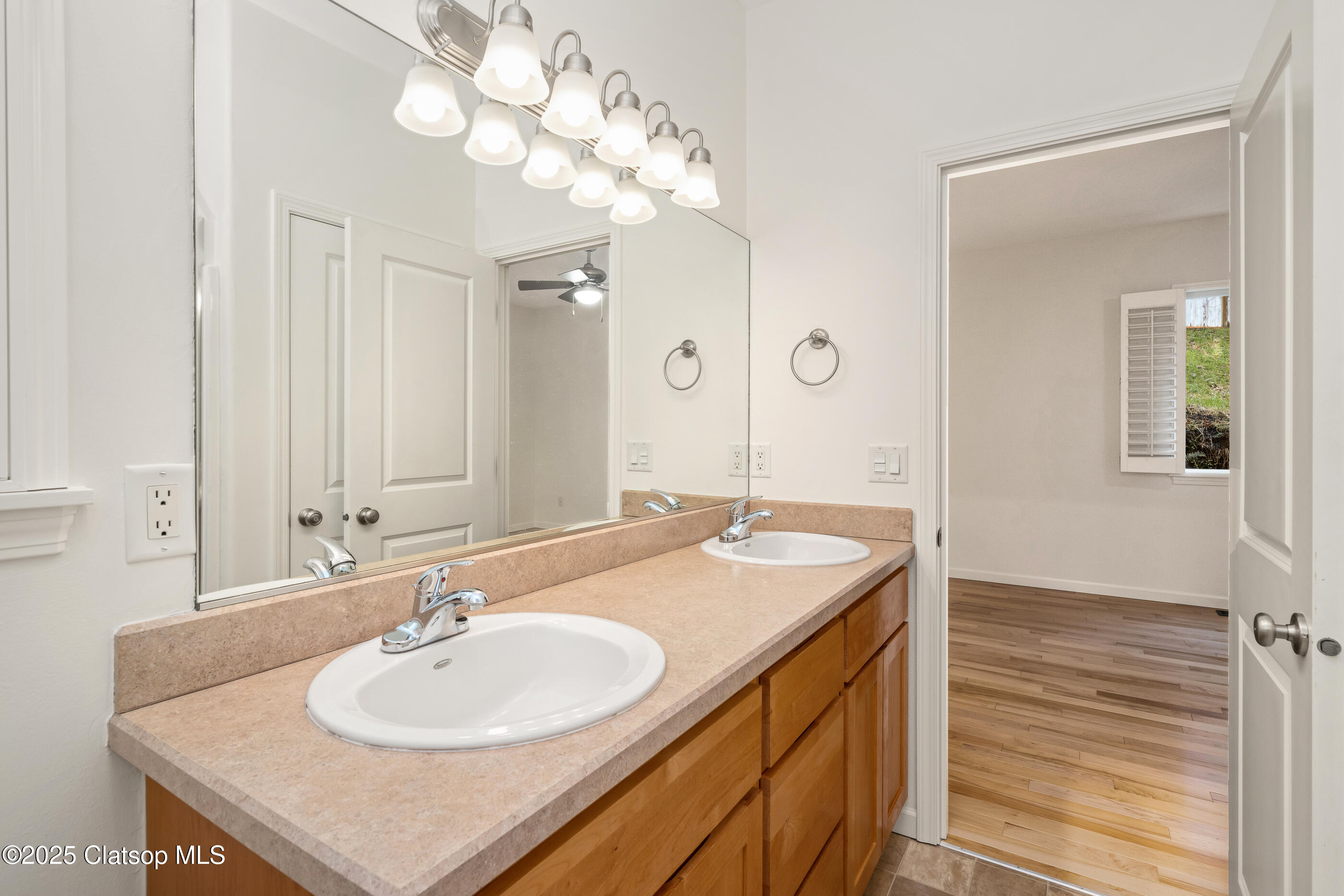 160 W Lexington Property Photo 31