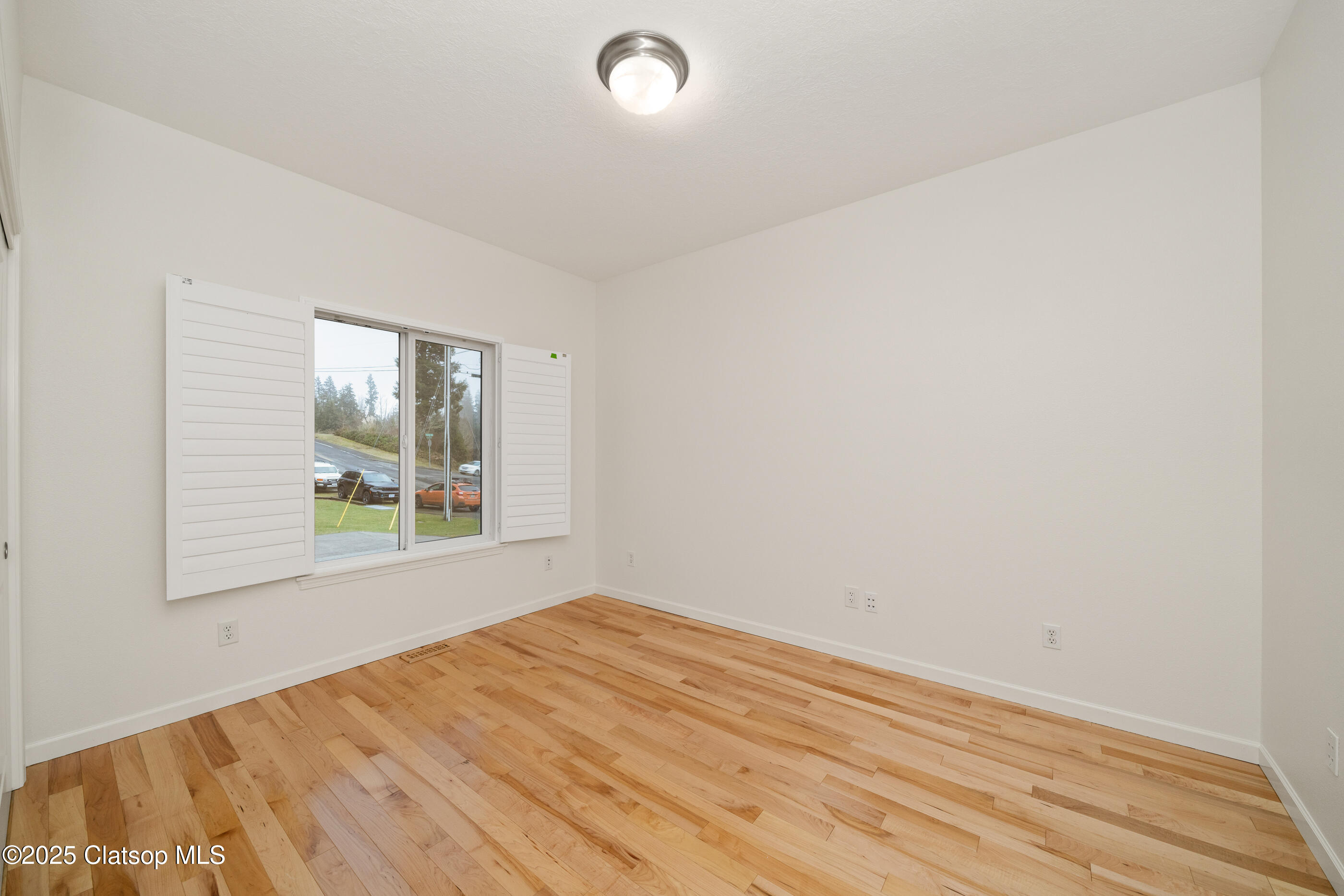 160 W Lexington Property Photo 33