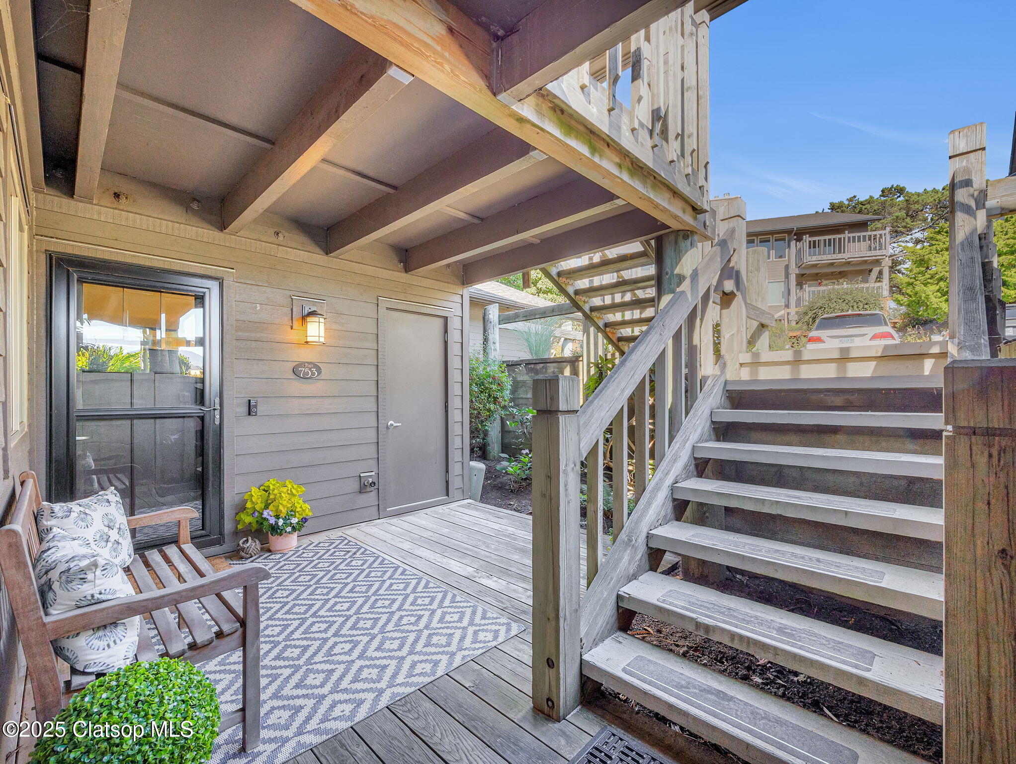 753 N Breakers Point Drive Property Photo 4