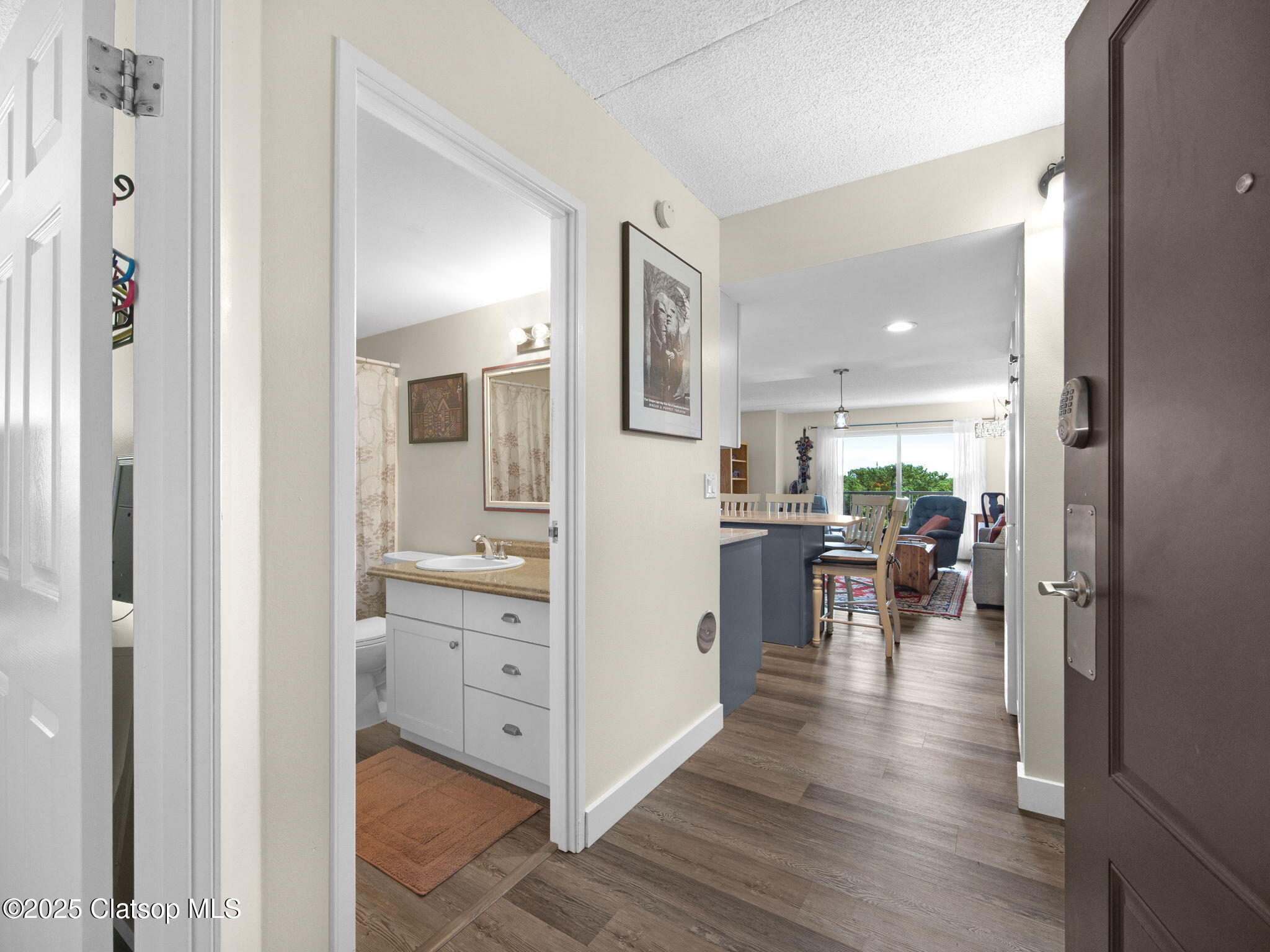 1146 N Marion Avenue Property Photo 2