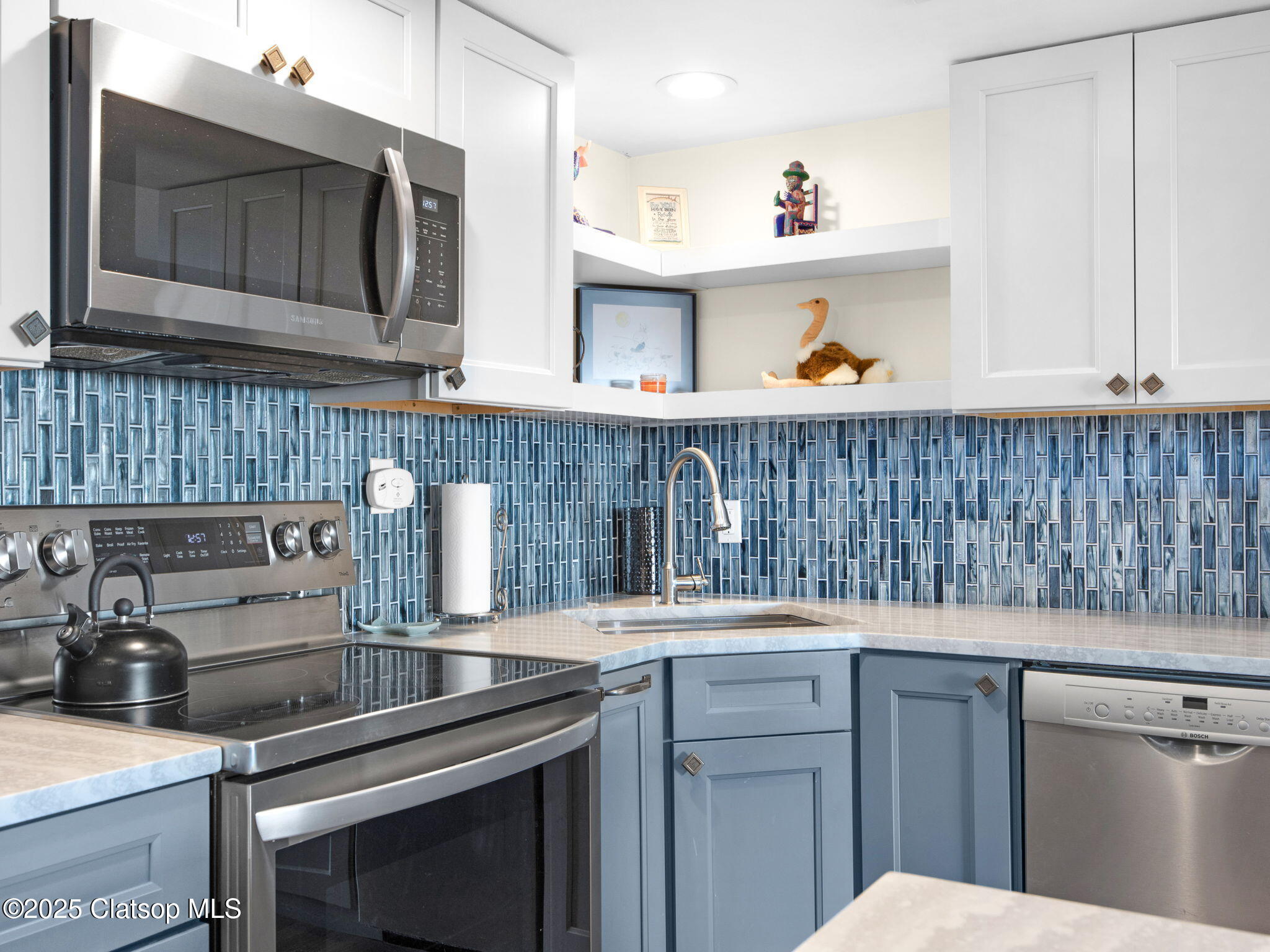 1146 N Marion Avenue Property Photo 6