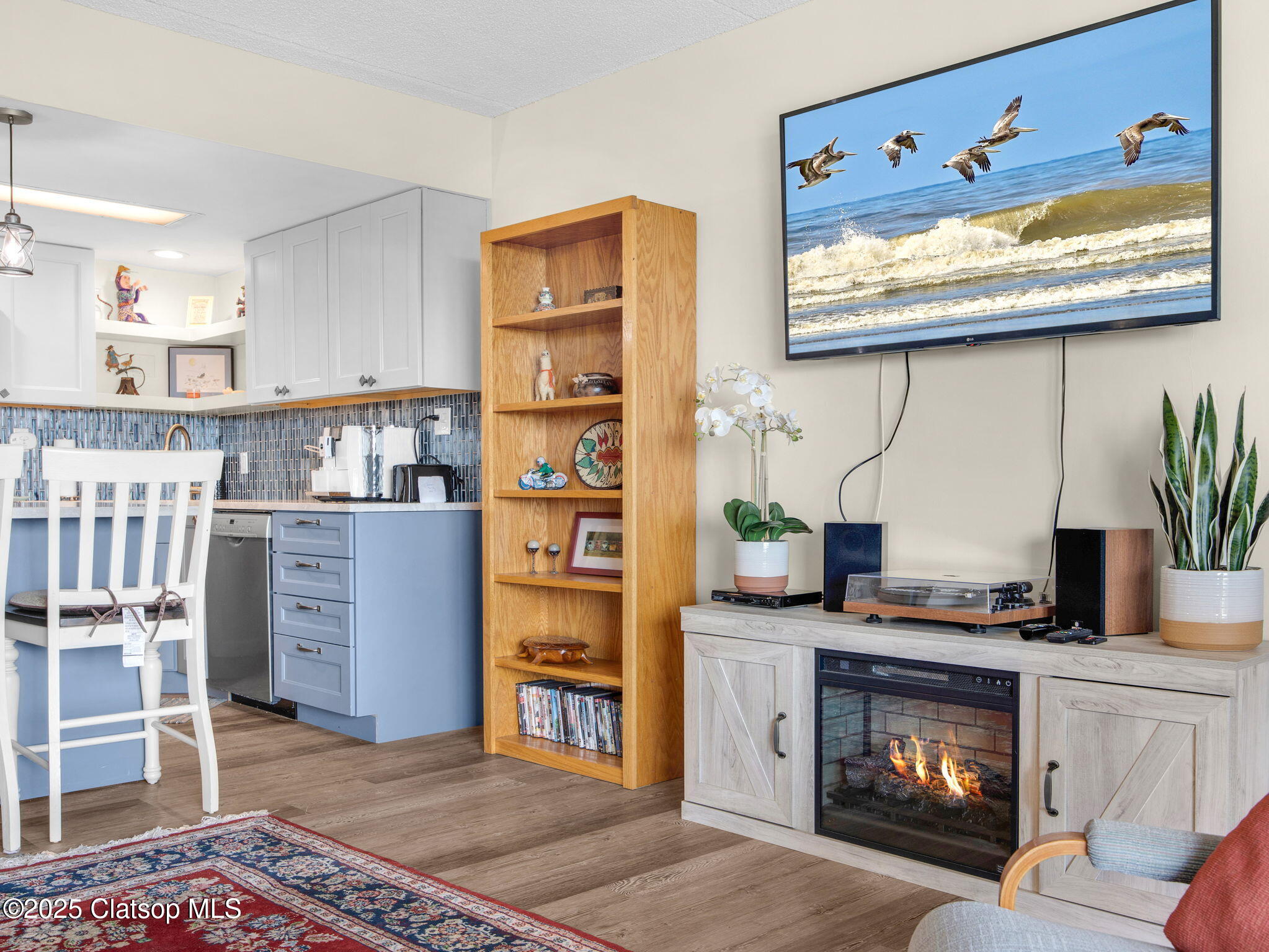 1146 N Marion Avenue Property Photo 20