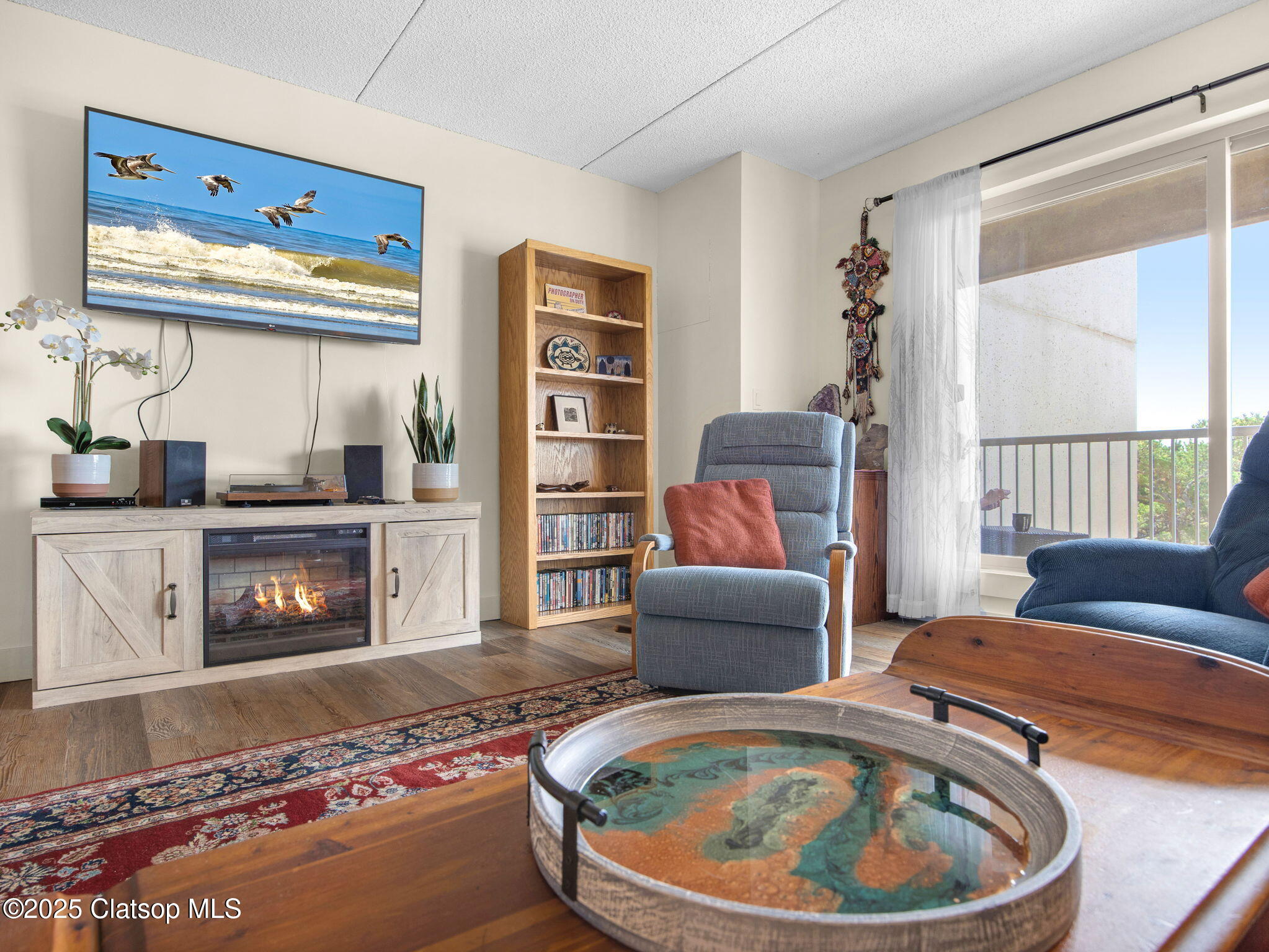 1146 N Marion Avenue Property Photo 22