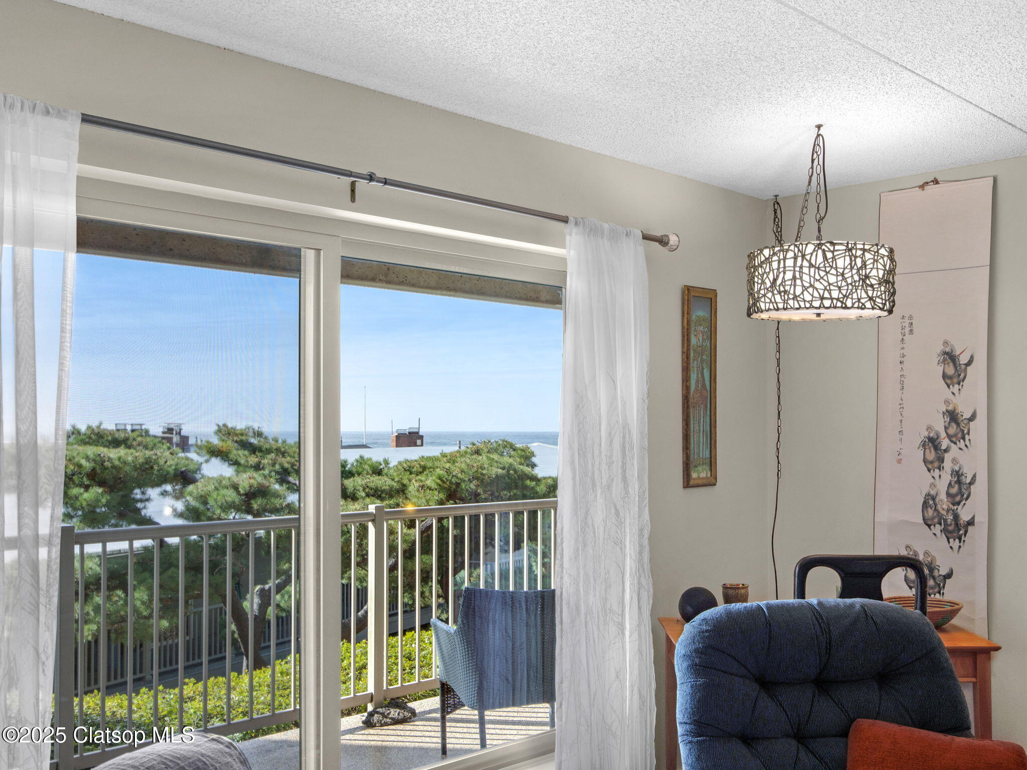 1146 N Marion Avenue Property Photo 28